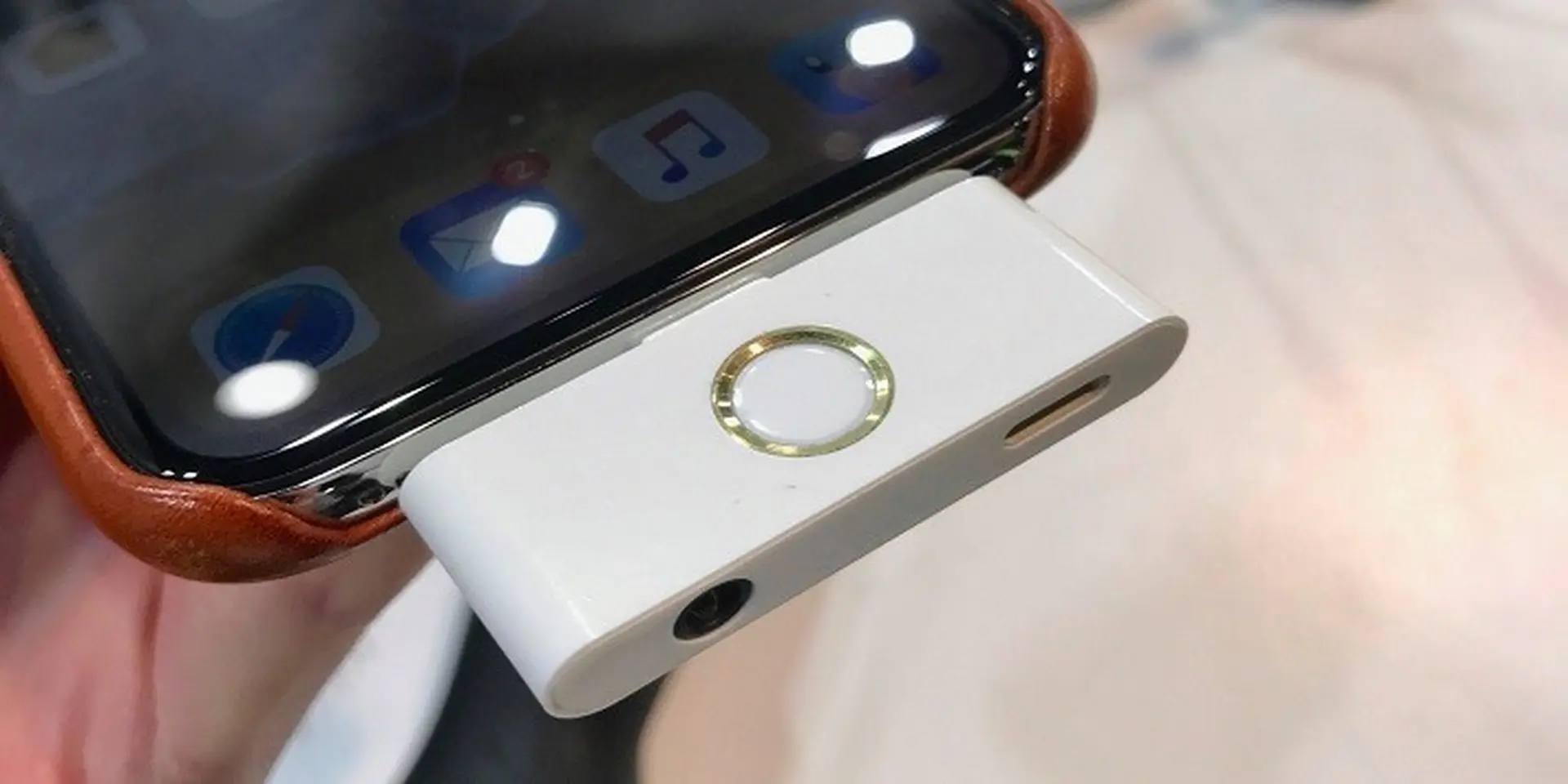 Đây là món phụ kiện siêu độc đáo mang phím Home trở lại iPhone X