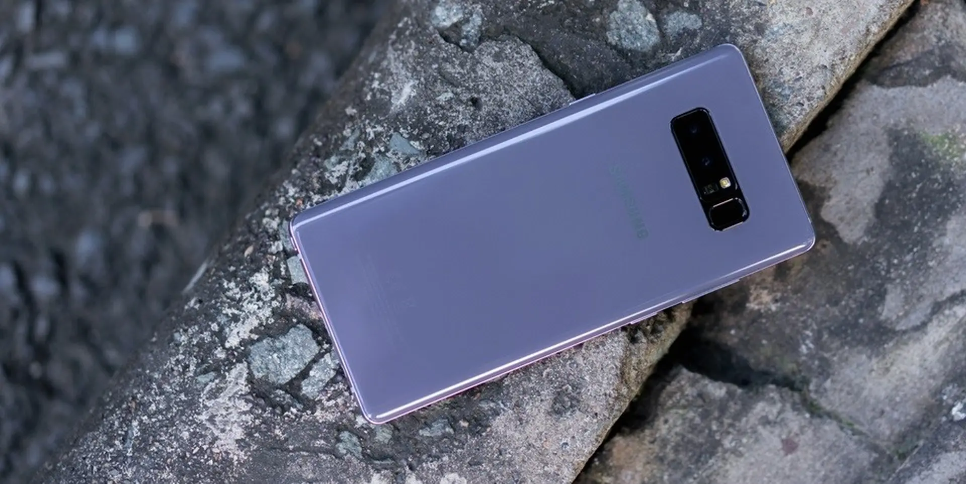 Galaxy Note 8 màu tím khói mới lên kệ tại Việt Nam có đáng mua?