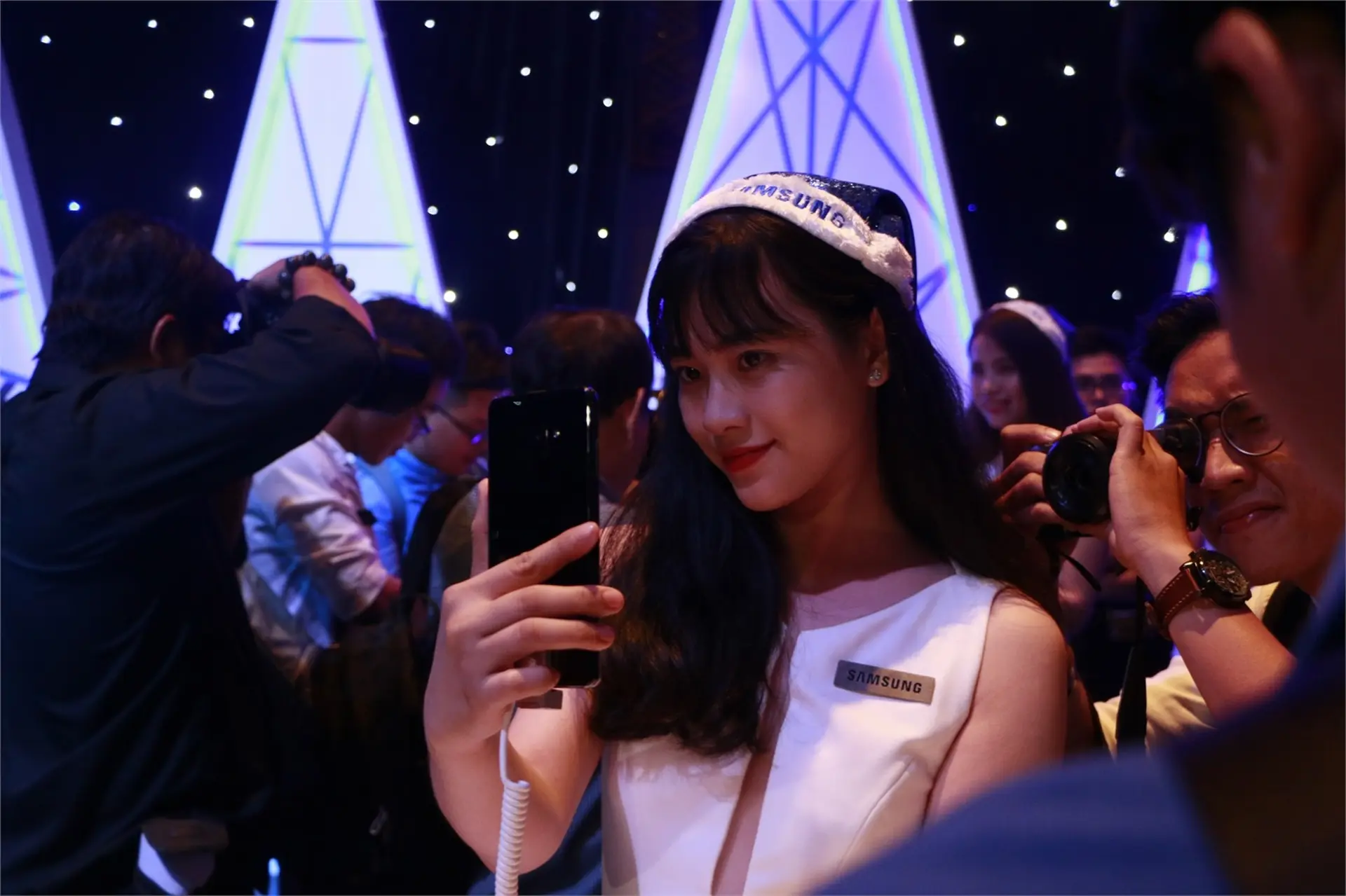 Đã tìm ra chủ nhân của 40 đồng tiền vàng khi mua A8/A8+ tại FPT Shop