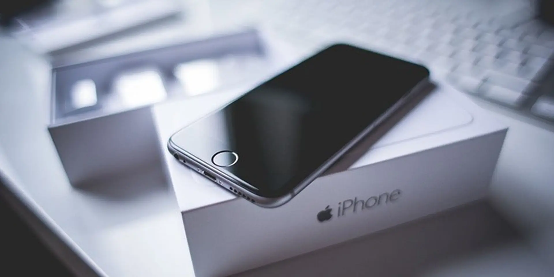 4 chiếc iPhone chính hãng tuyệt vời cho người yêu sự nhỏ gọn