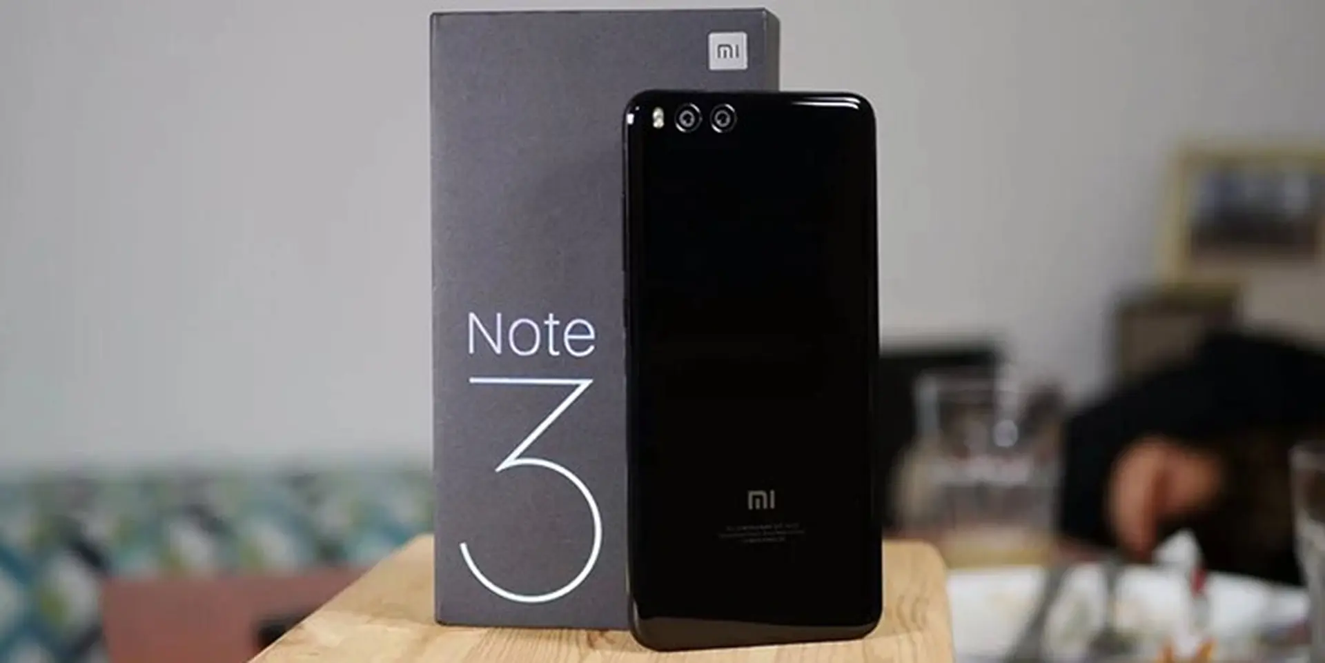 Mở hộp và đánh giá nhanh Xiaomi Mi Note 3: smartphone cao cấp giá tốt