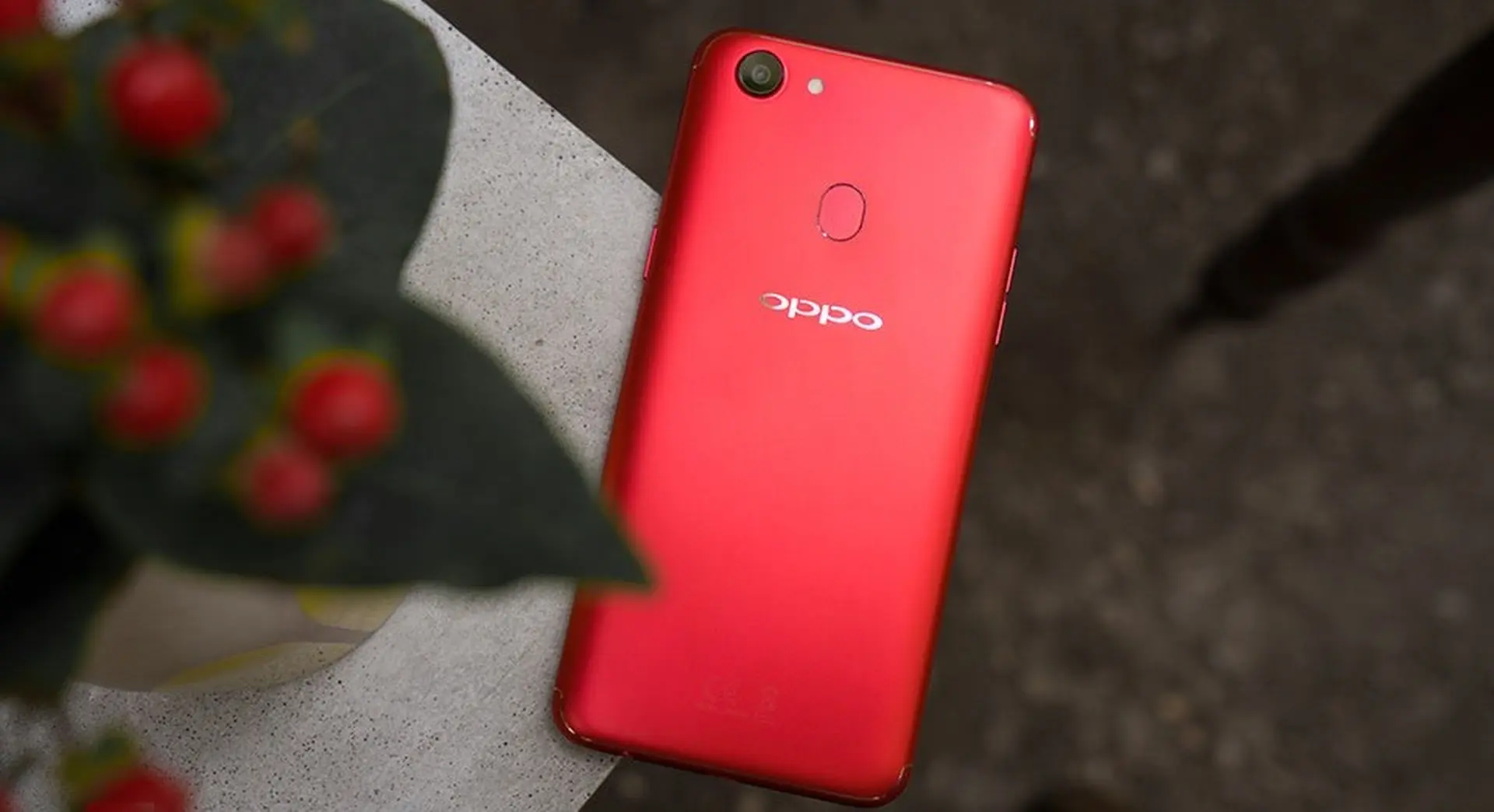 Nhanh tay đặt hàng OPPO F5 Red tại FPTShop để nhận nhiều phần quá cực giá trị