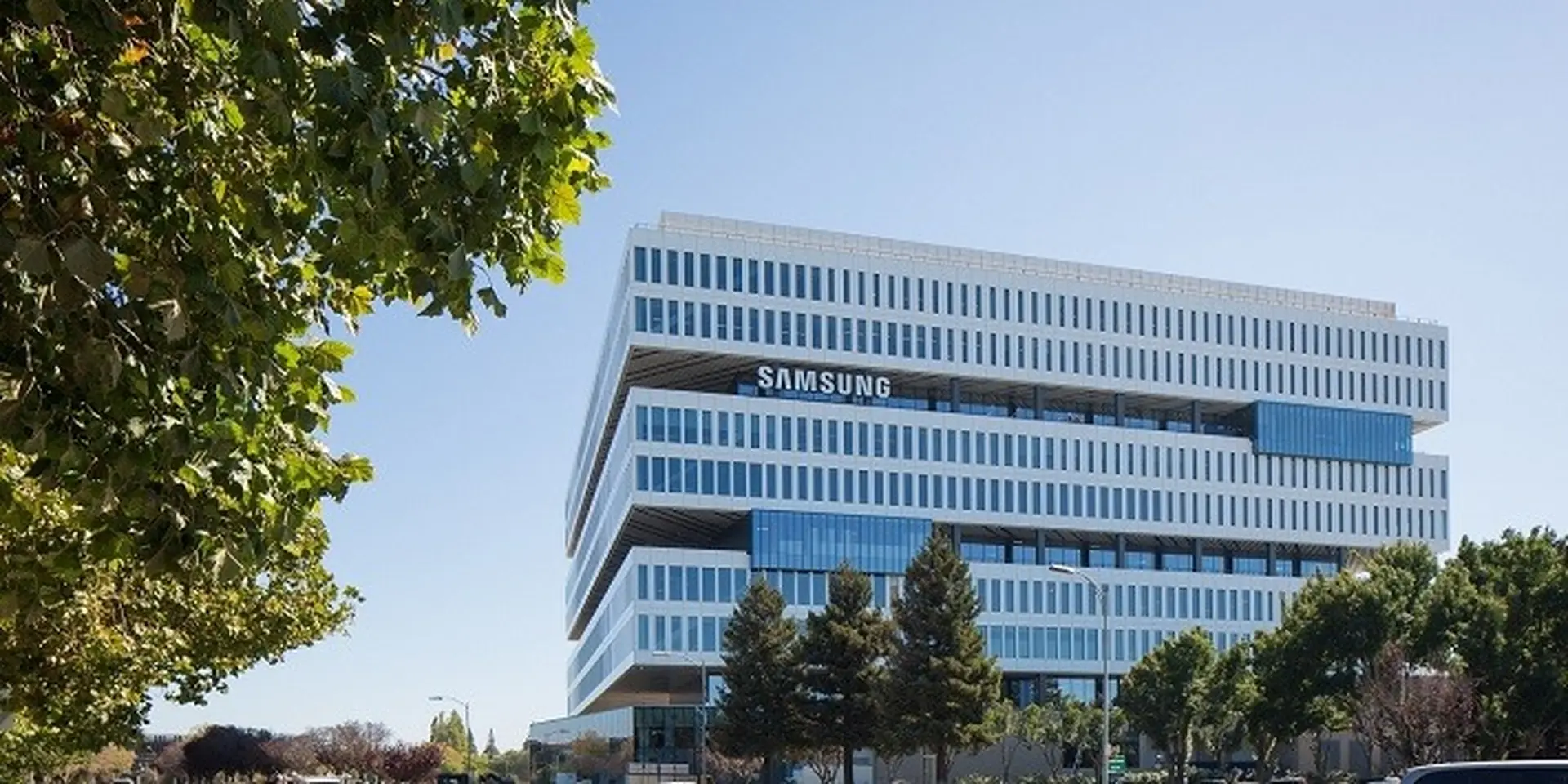 Samsung đang gấp rút xây dựng dây chuyền sản xuất chip 7 nm để bắt kịp TSMC