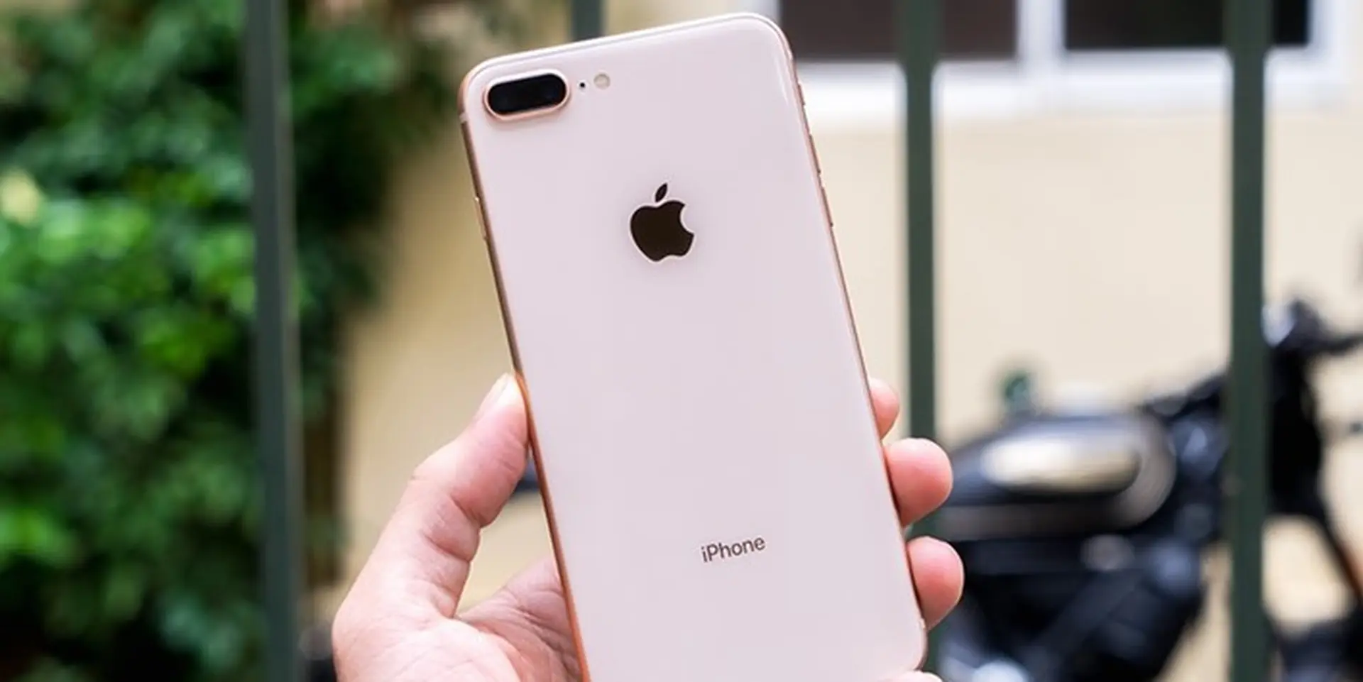 Tại sao iPhone 8 Plus mới là chiếc iPhone đáng mua nhất hiện tại?