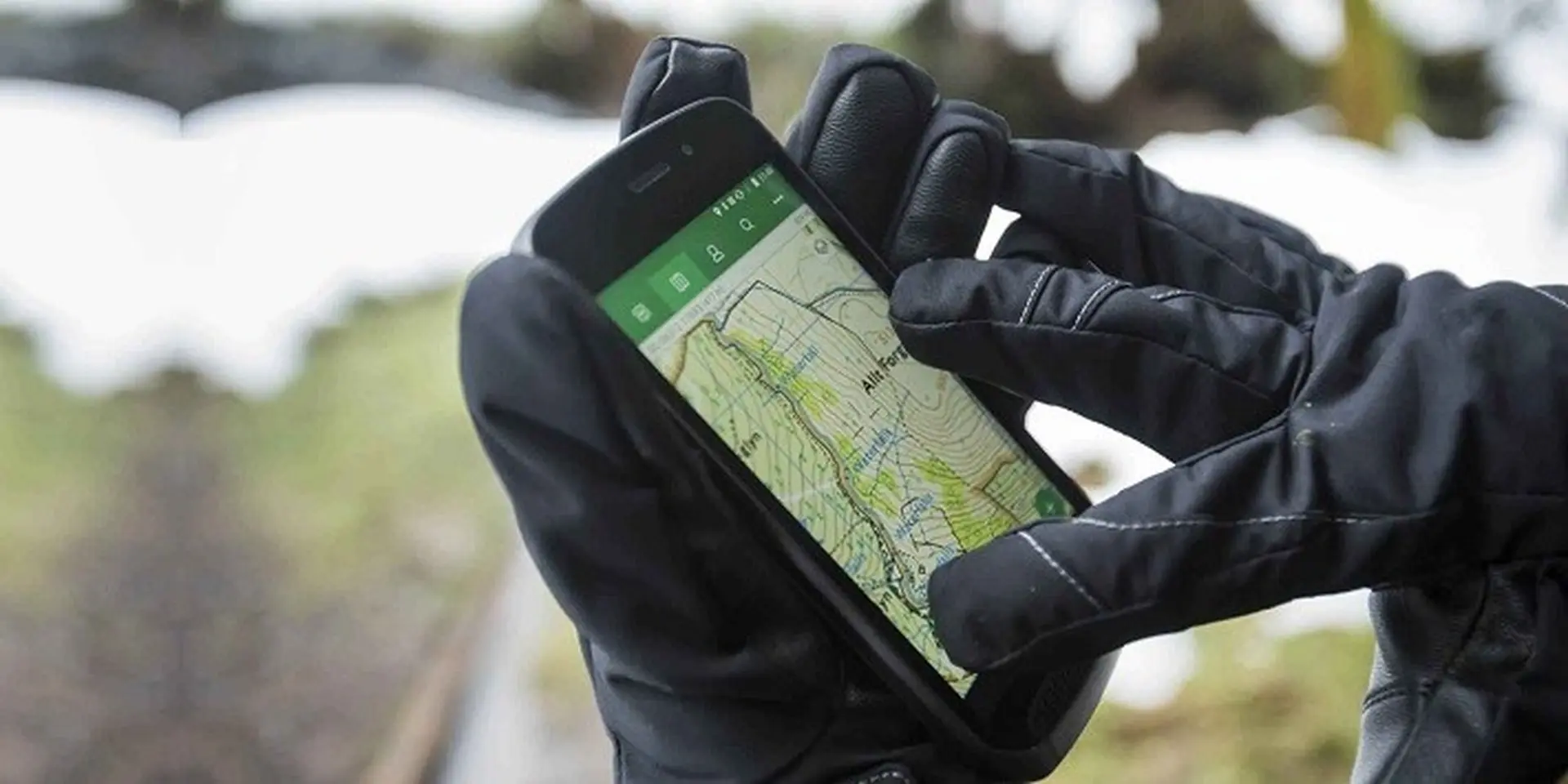 Hãng sản xuất xe hơi Land Rover nổi tiếng vừa ra mắt smartphone “trâu bò” dành cho dân phượt