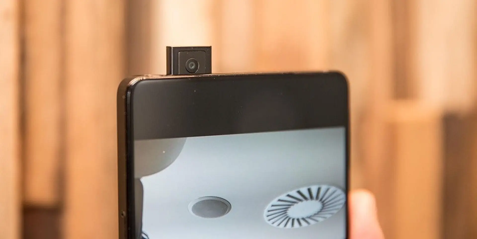 Lộ thời điểm ra mắt Vivo Apex: Cảm biến vân tay trong màn hình, camera selfie trượt lên...