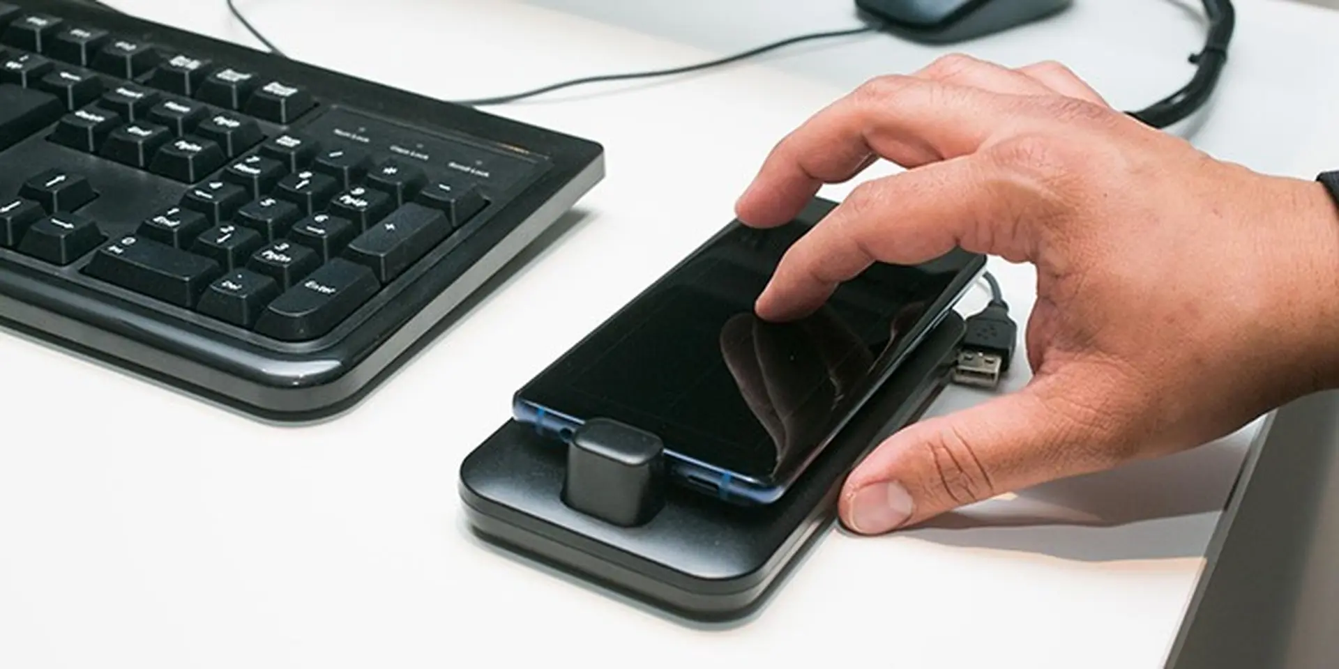 Trên tay và đánh giá nhanh Samsung DeX Pad: Có sáng tạo, có thay đổi nhưng vẫn chưa đủ