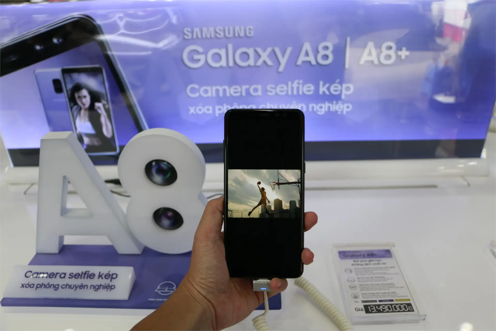 FPT Shop tặng ngay phiếu mua hàng phụ kiện 1 triệu khi mua Galaxy A8 và Galaxy A8+