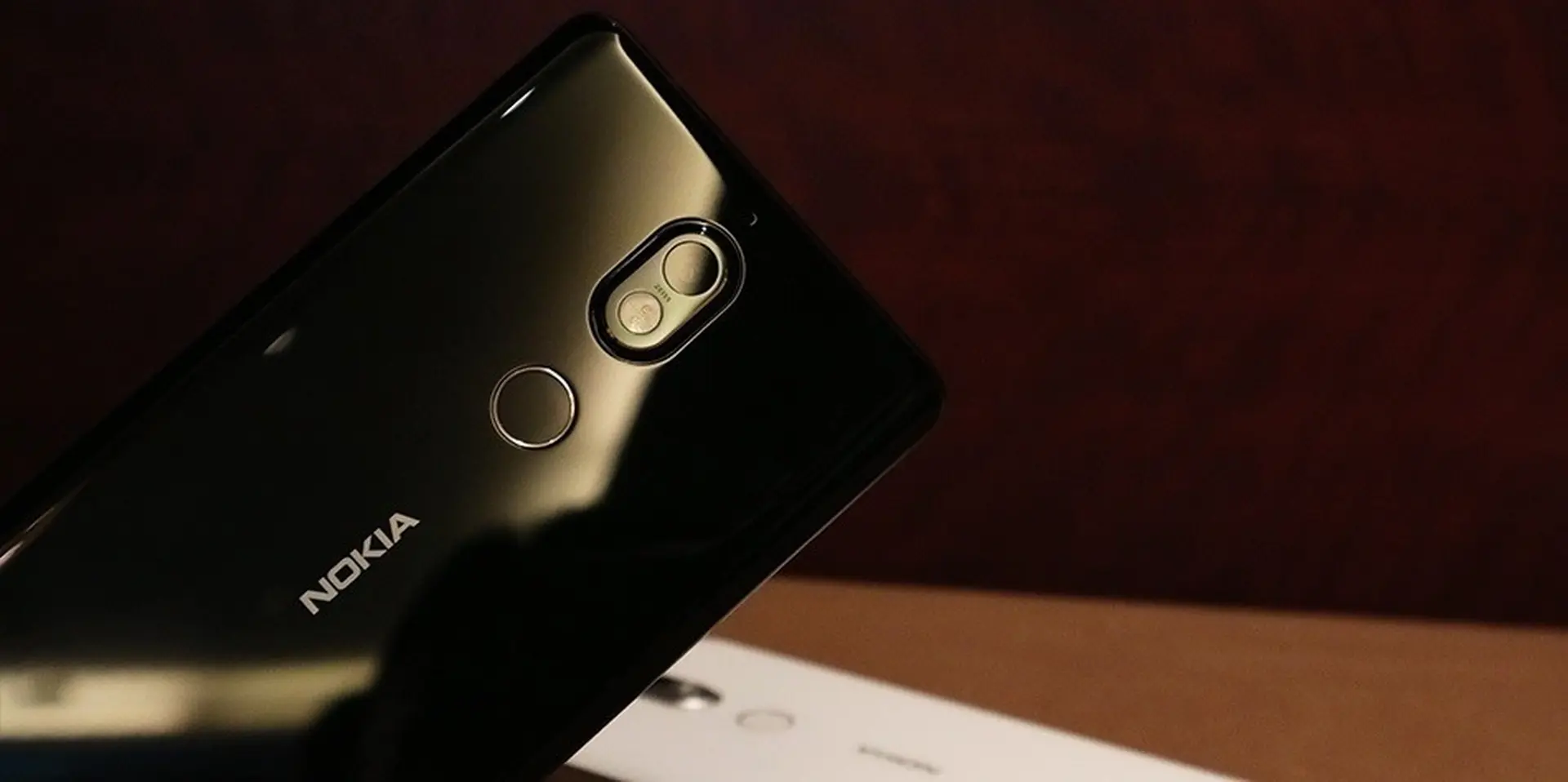 Nokia 7 Plus bất ngờ xuất hiện với màn hình 6 inch 18:9, camera kép, chip “ngon”