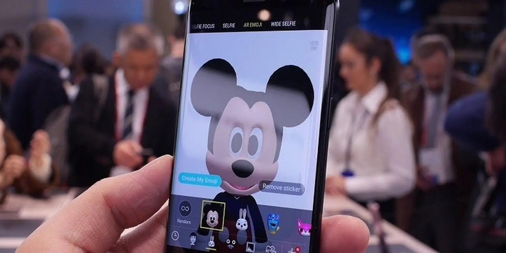 Chuột Mickey xuất hiện trên Galaxy S9 và S9 Plus trong giao diện AR Emoji