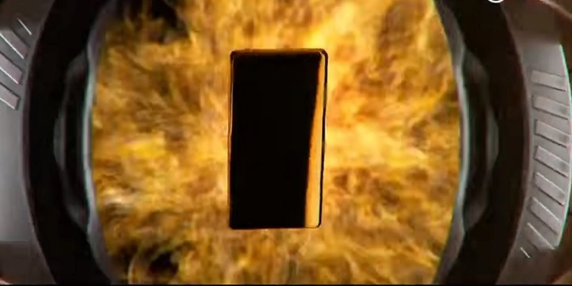Xiaomi Mi MIX 2S xuất hiện đầy ấn tượng trong video quảng cáo "Pacific Rim"
