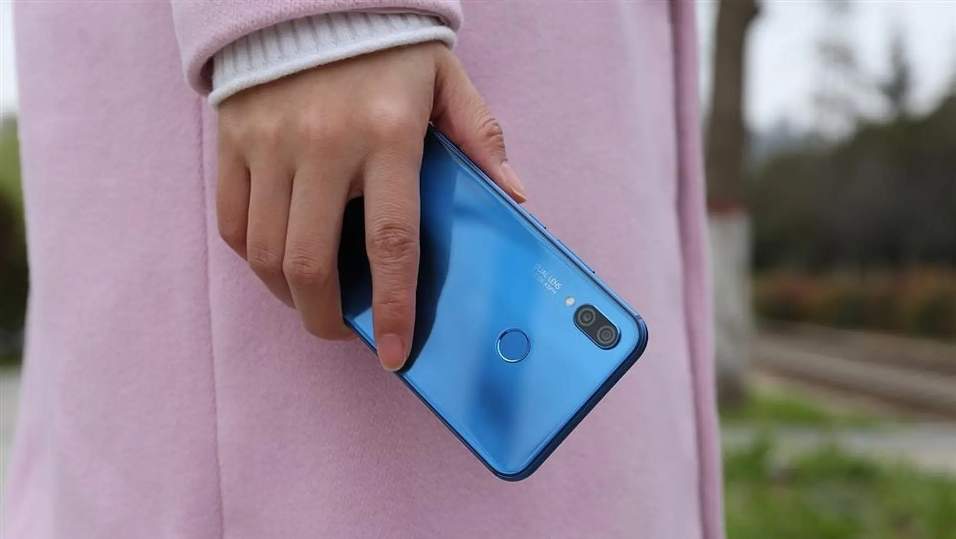 Trên tay nhanh Nova 3e, smartphone tai thỏ thương hiệu Huawei sắp ra mắt tại Việt Nam