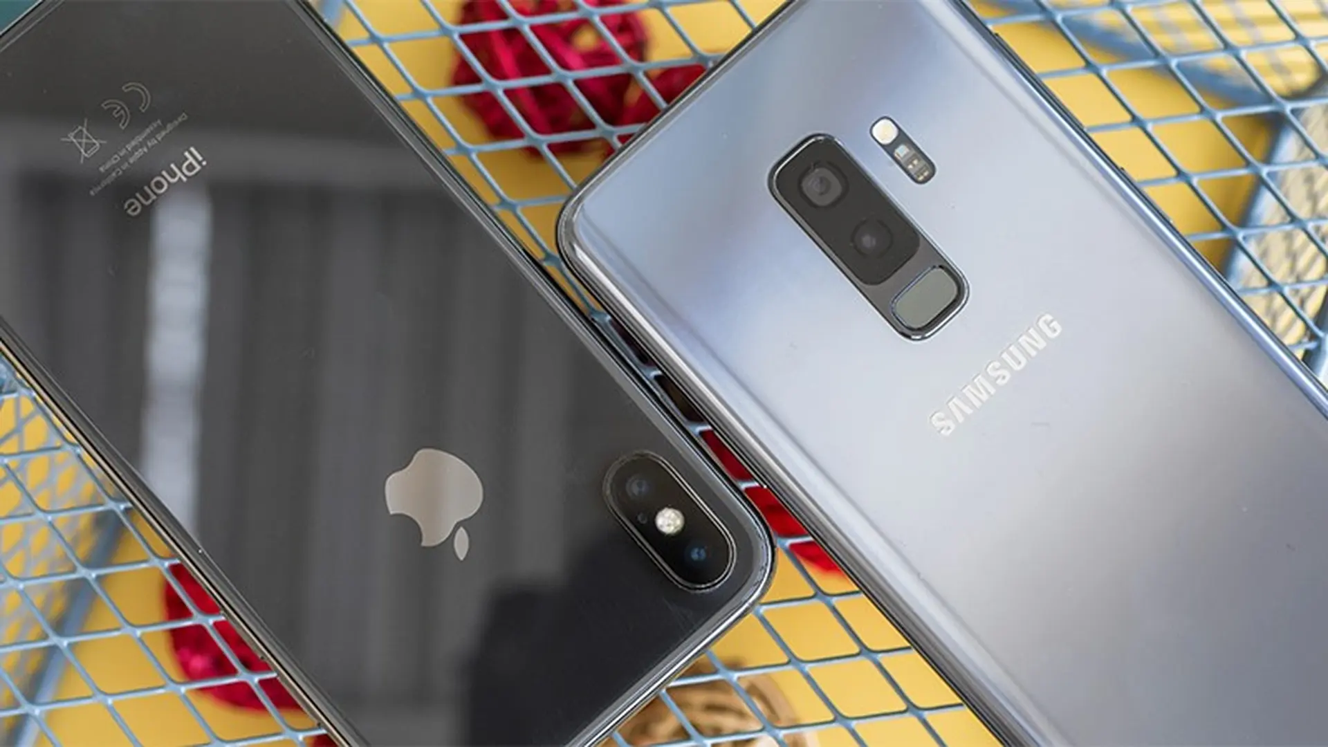 So sánh ảnh chụp thiếu sáng Samsung Galaxy S9+ và Apple iPhone X