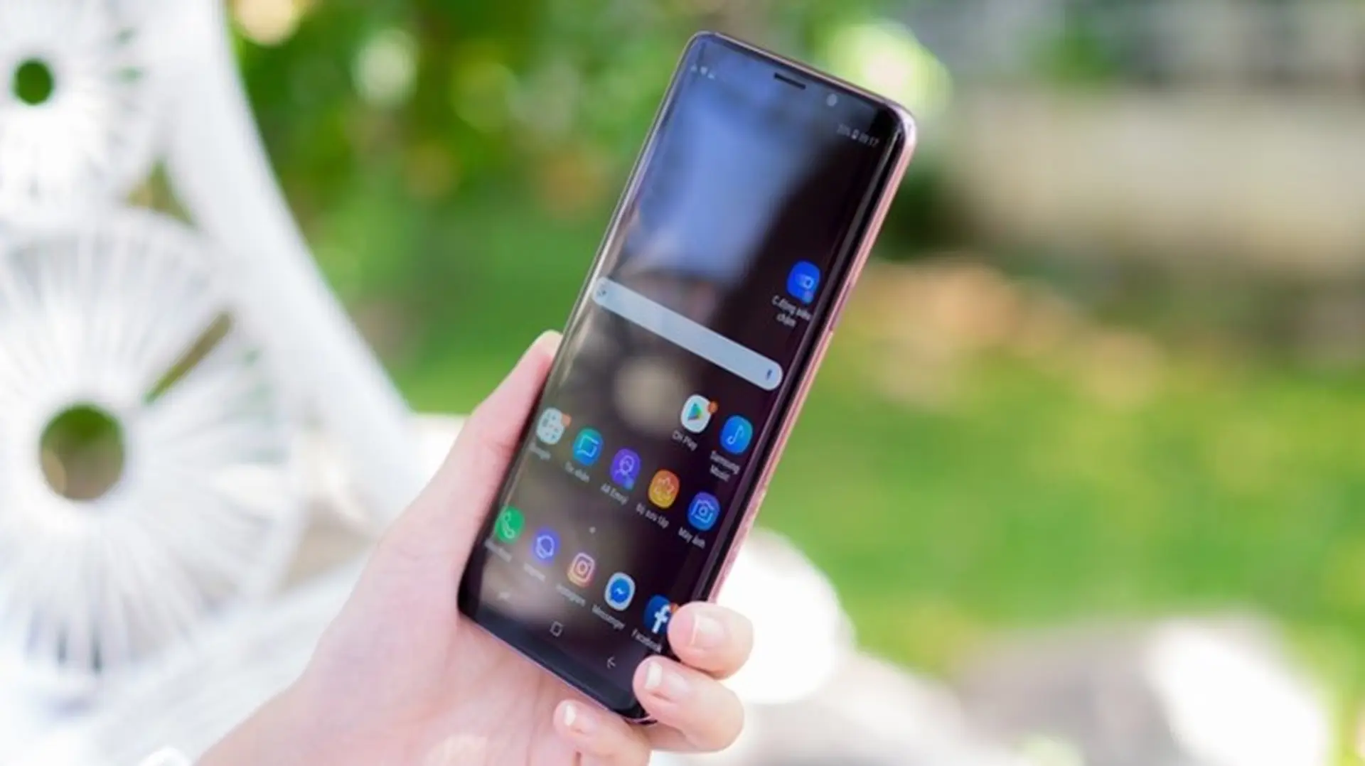 Người dùng có thể đổi iPhone cũ lên đời Samsung Galaxy S9/S9+ tại FPT Shop