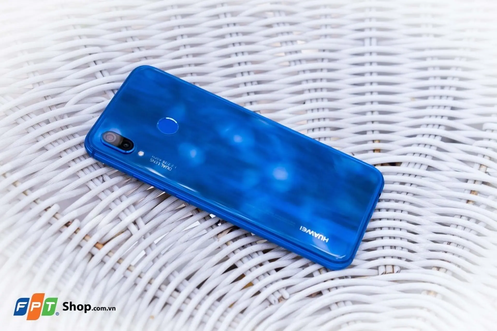 Huawei Nova 3e chính thức ra mắt tại Việt Nam: Thiết kế mặt kính cao cấp, camera kép, giá chỉ 6.990.000đ