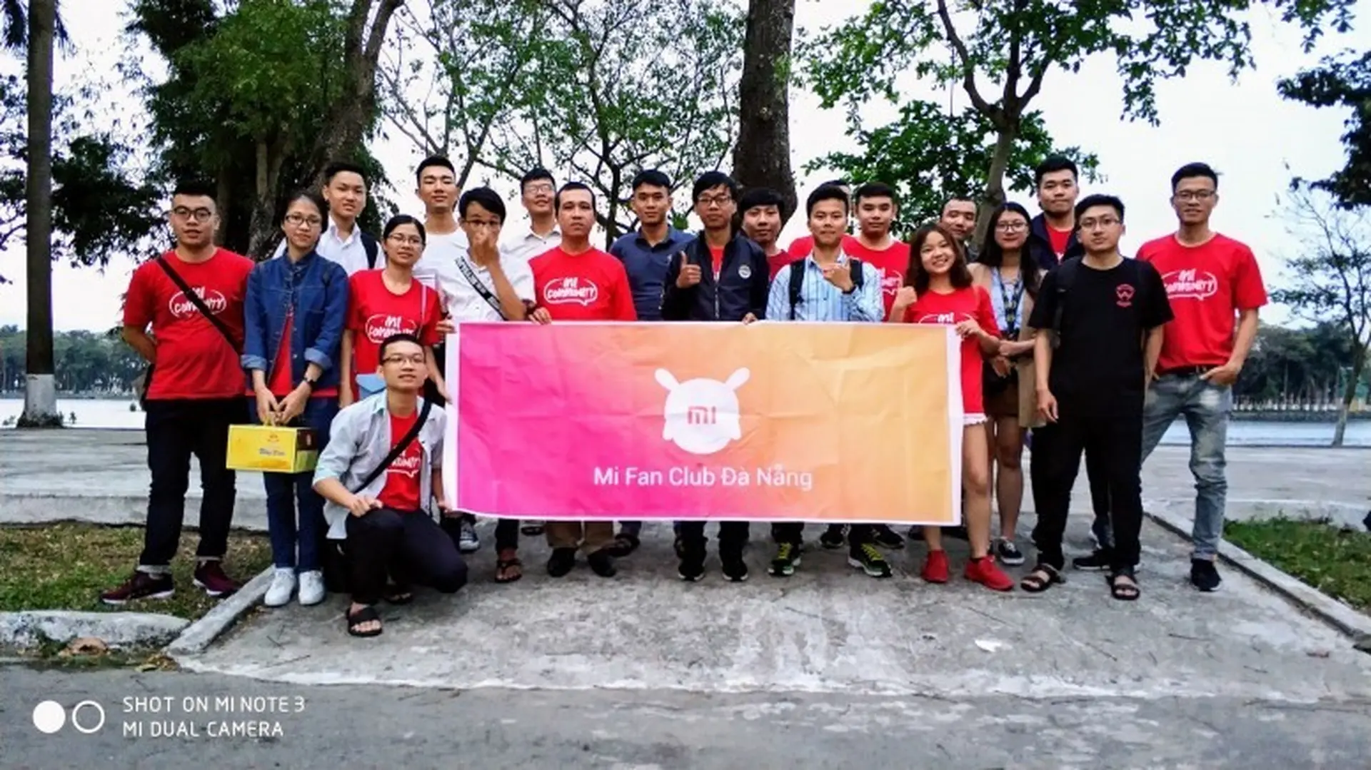 MiFan khắp cả nước hội tụ trong chương trình Tech Offline Xiaomi Redmi 5 Plus 