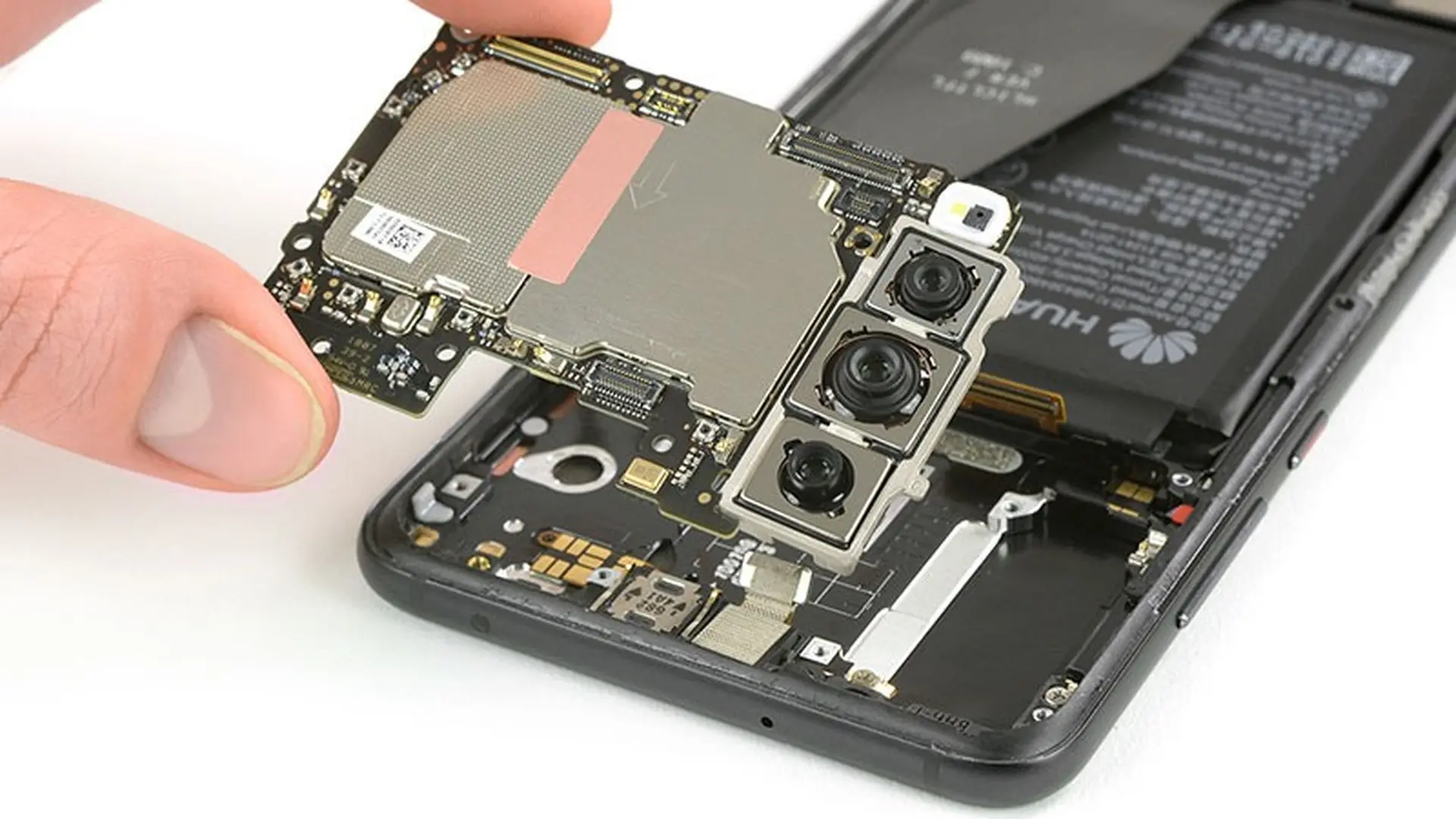 Mổ xẻ Huawei P20 Pro: Thiết lập 3 camera có gì đặc biệt?