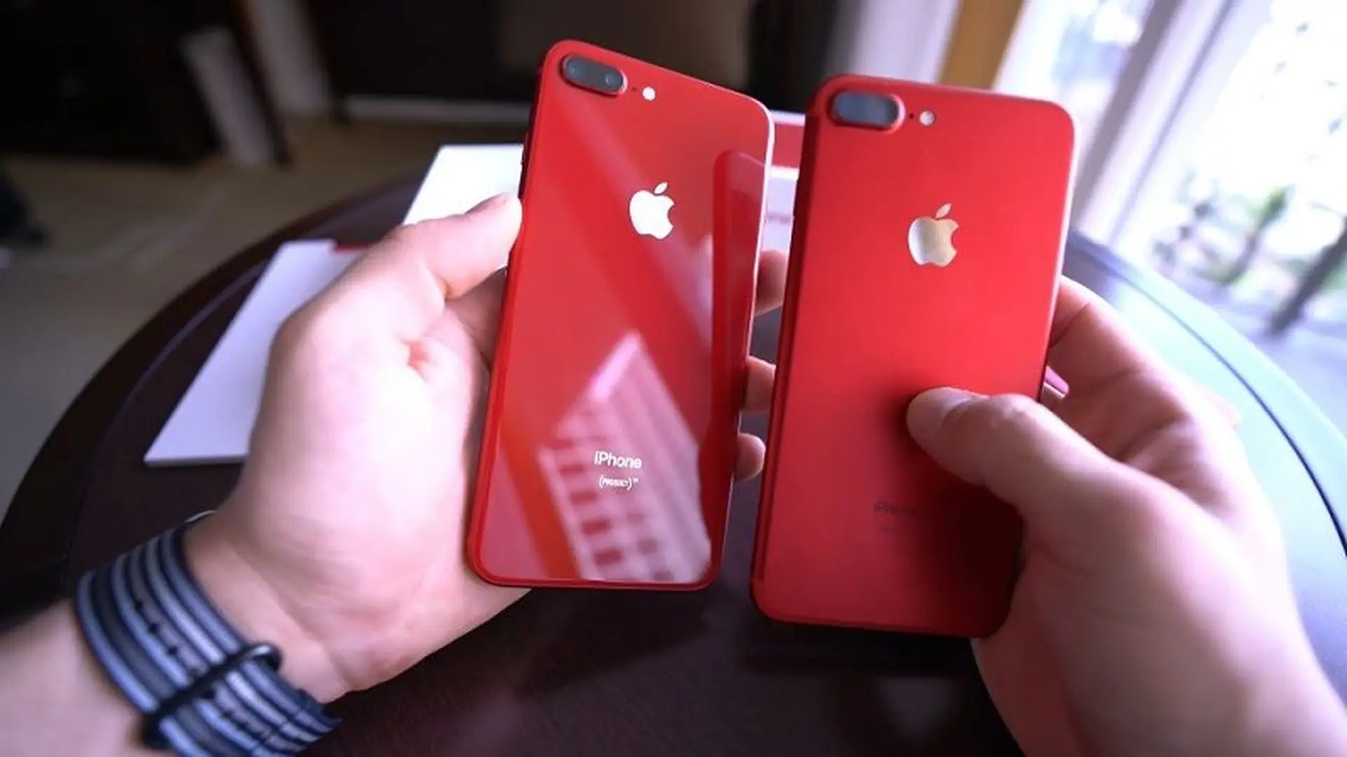 So sánh iPhone 7 Plus và 8 Plus với cùng phiên bản màu đỏ