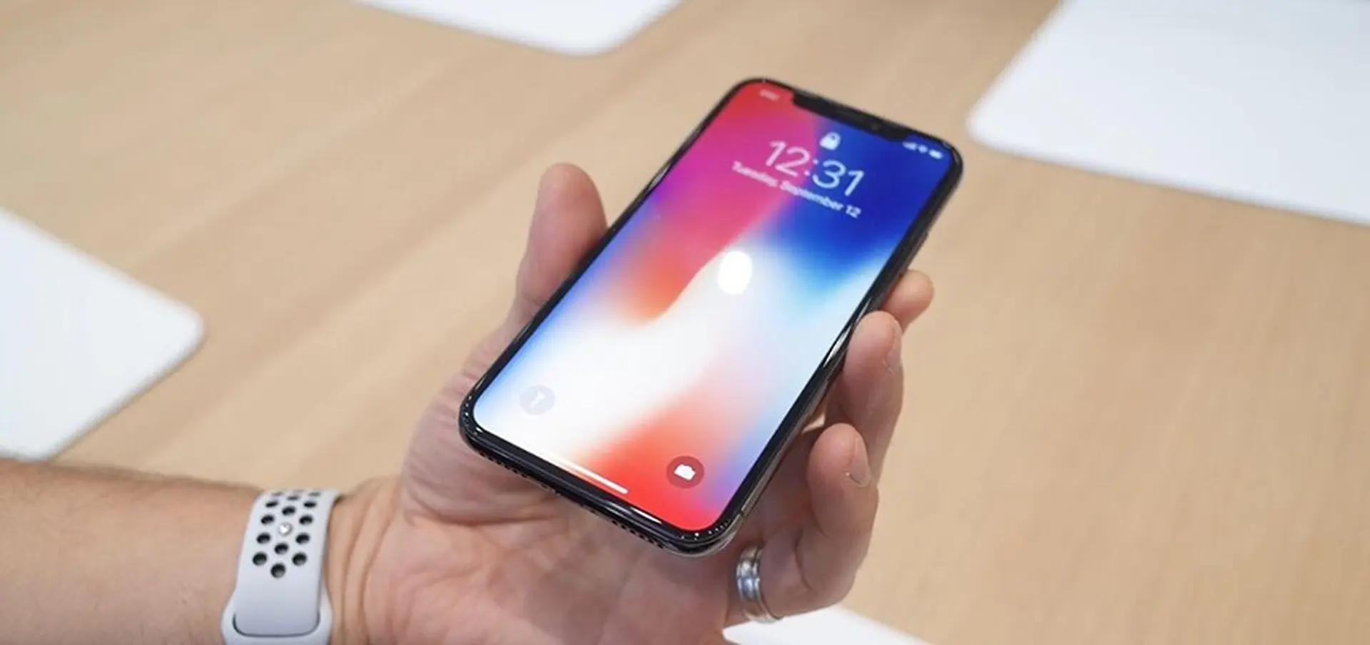 iPhone X Lock là gì và có nên mua hay không?