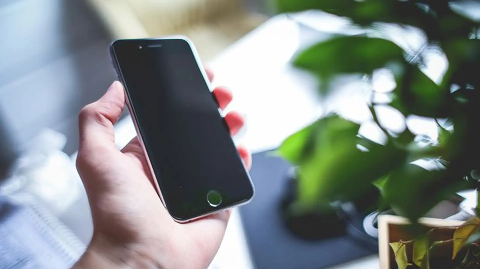 Phải làm sao khi smartphone của bạn bật không lên nguồn?