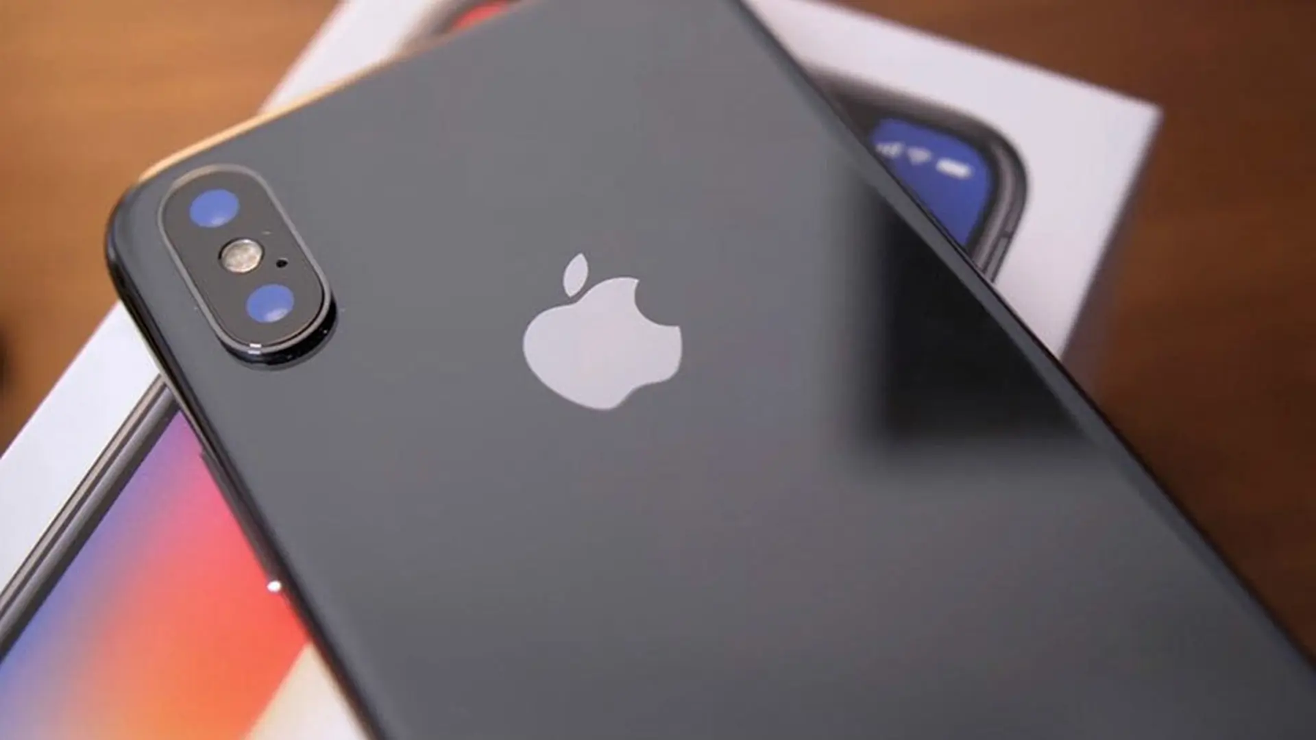 Sao phải chờ đợi iPhone mới khi mà iPhone X đã quá xuất sắc?