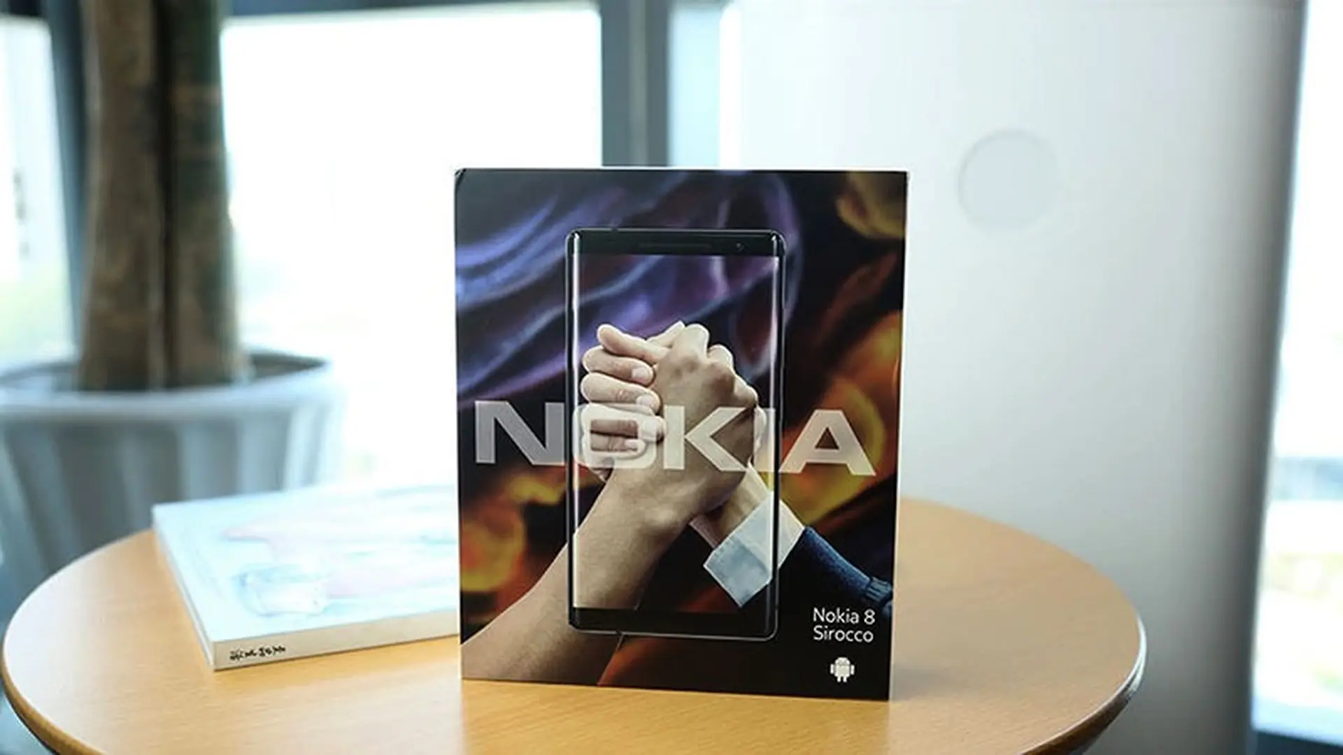 Khui hộp Nokia 8 Sirocco bản thương mại: Rất đẹp, rất sang và đẳng cấp