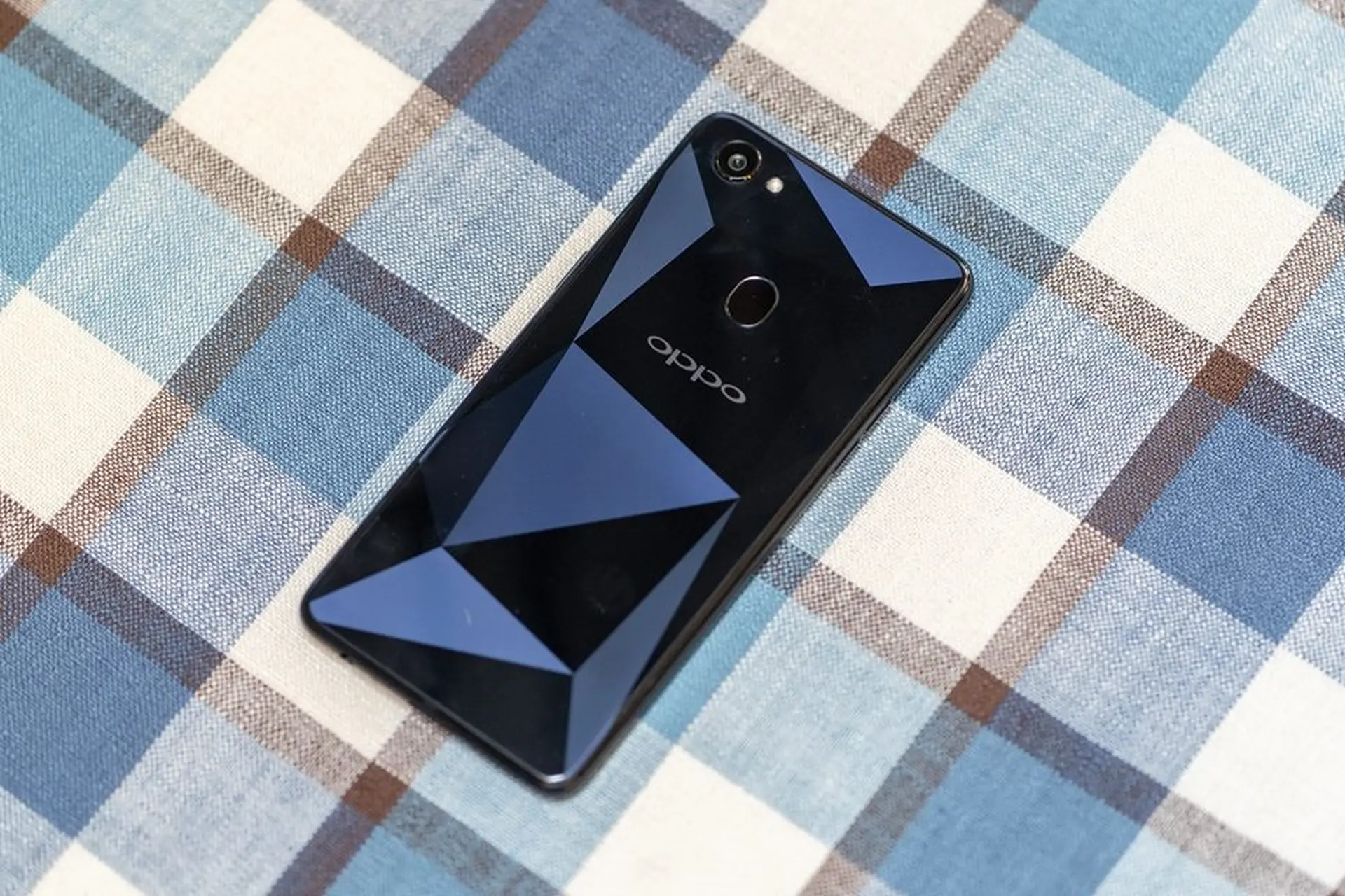 FPT Shop tặng thêm ốp lưng cao cấp khi mua OPPO F7/F7 128GB