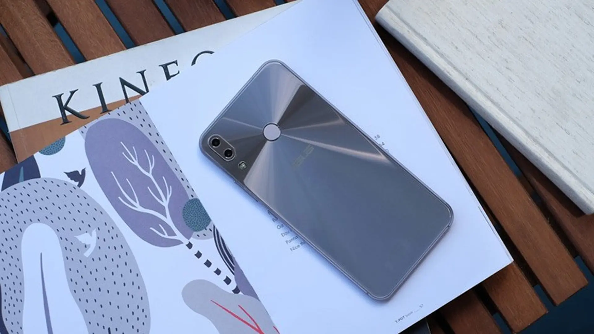 Camera kép màn hình tràn đỉnh 19:9, còn gì nữa trong màn lột xác ngoạn mục của Zenfone 5