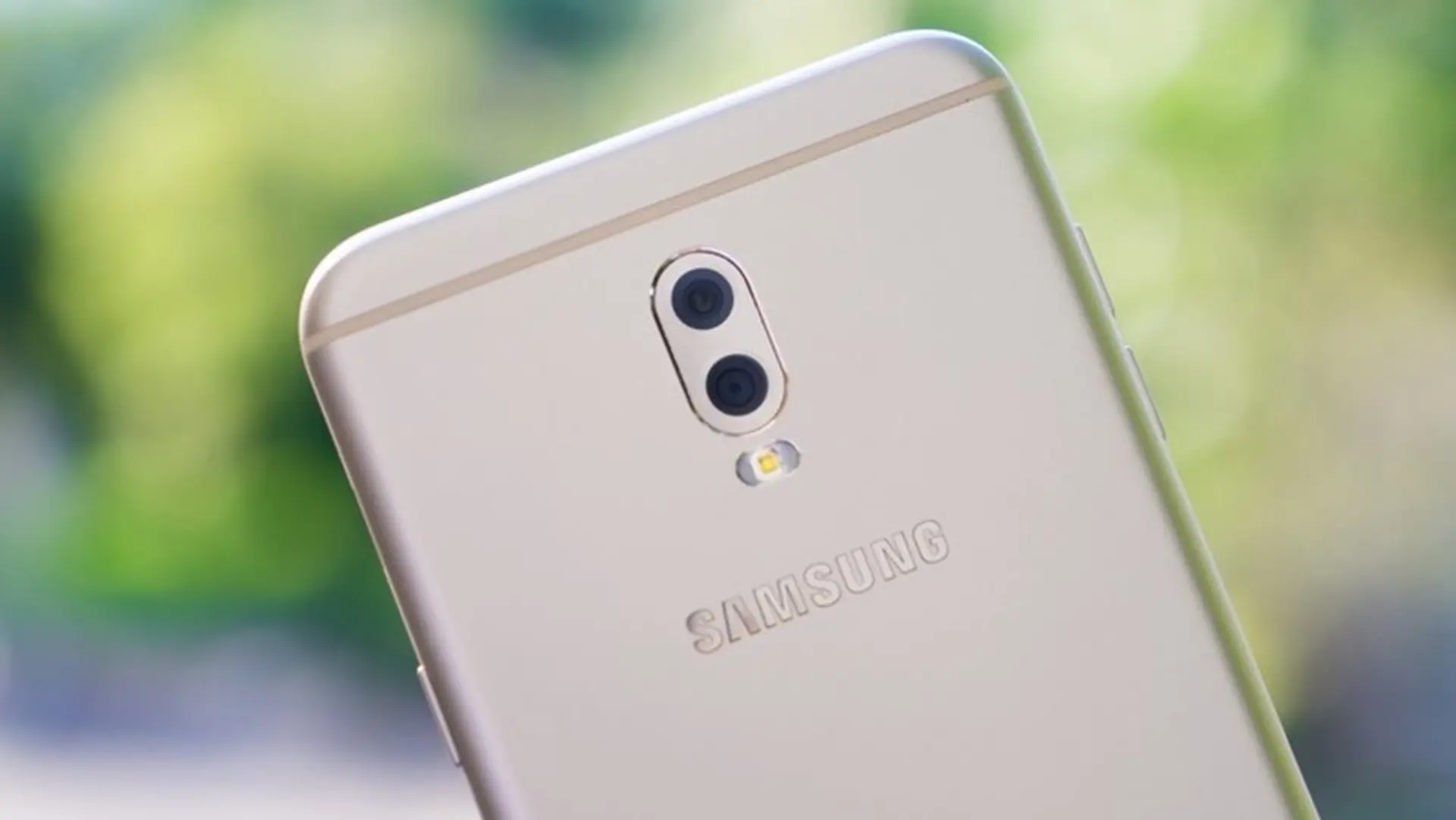 Samsung Galaxy J7+ và J7 Pro đồng loạt giảm giá, liệu có nên mua?