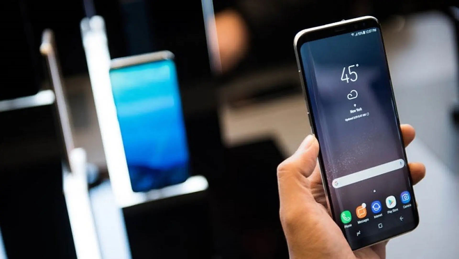 Galaxy J6 lộ ảnh báo chí sắc nét với màn hình vô cực ấn tượng