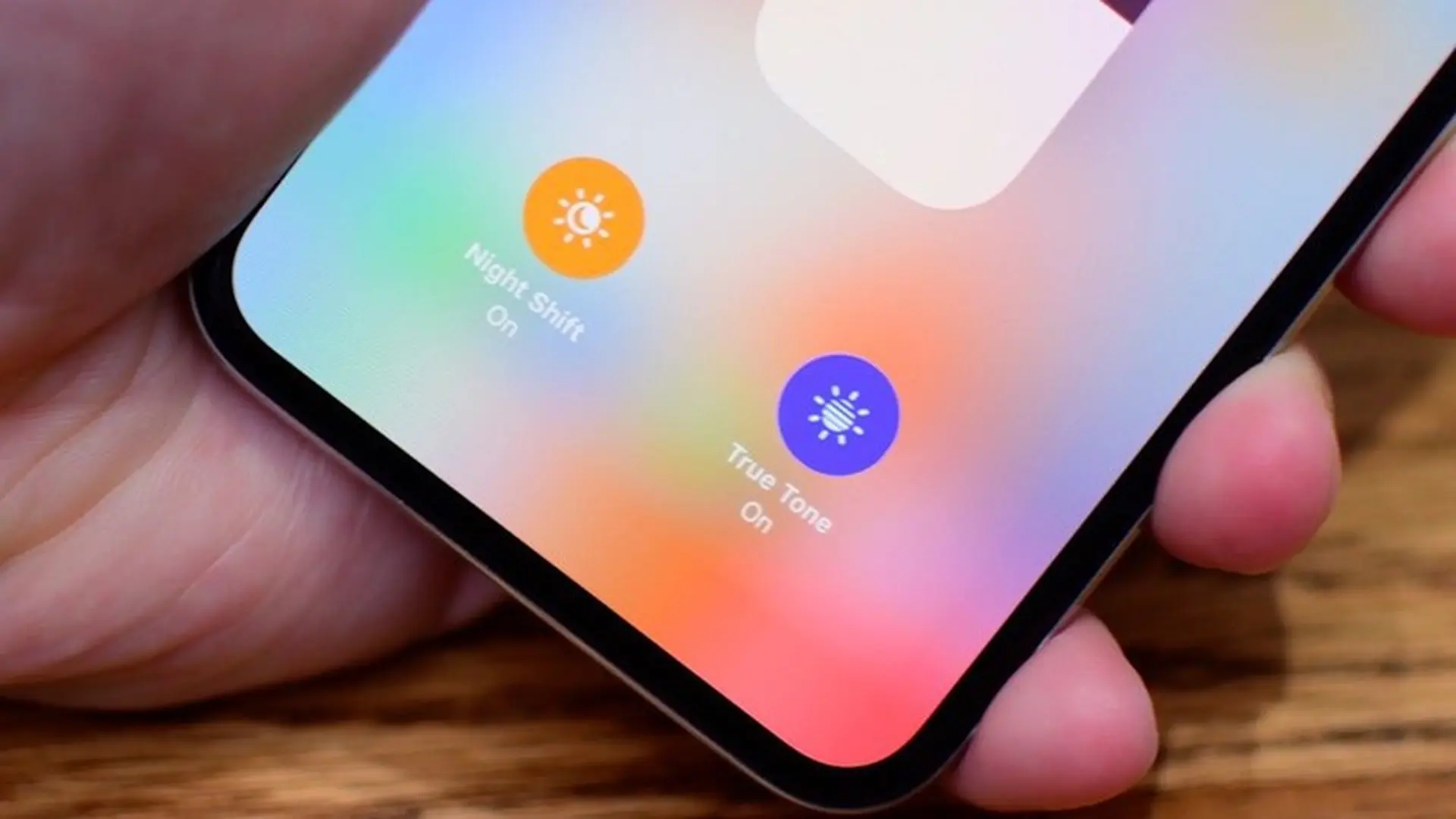 Bộ đôi iPhone X và iPad Pro nhận được giải thưởng “Màn hình của năm”