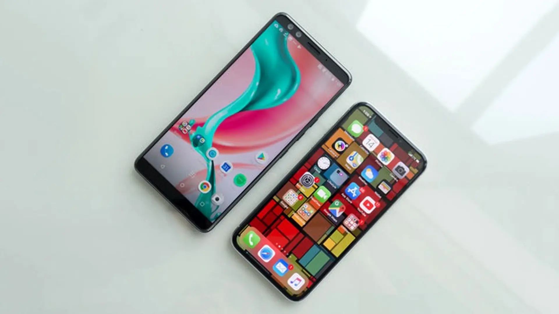 So sánh HTC U12+ vs iPhone X: Liệu HTC có thể làm khó Apple?