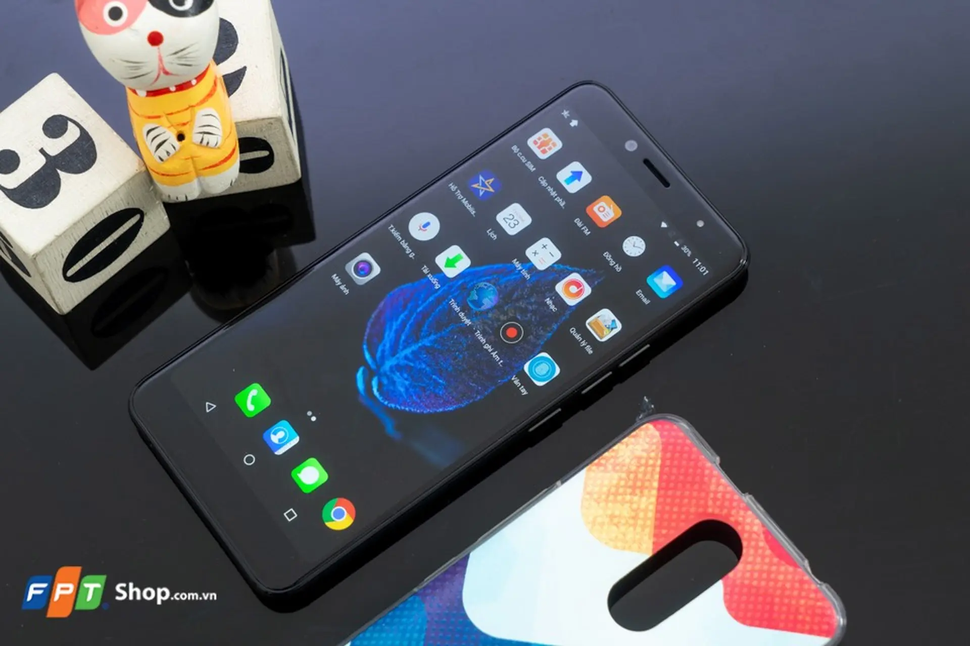 Trên tay Mobiistar E Selfie: smartphone dưới 3 triệu cho người mê selfie