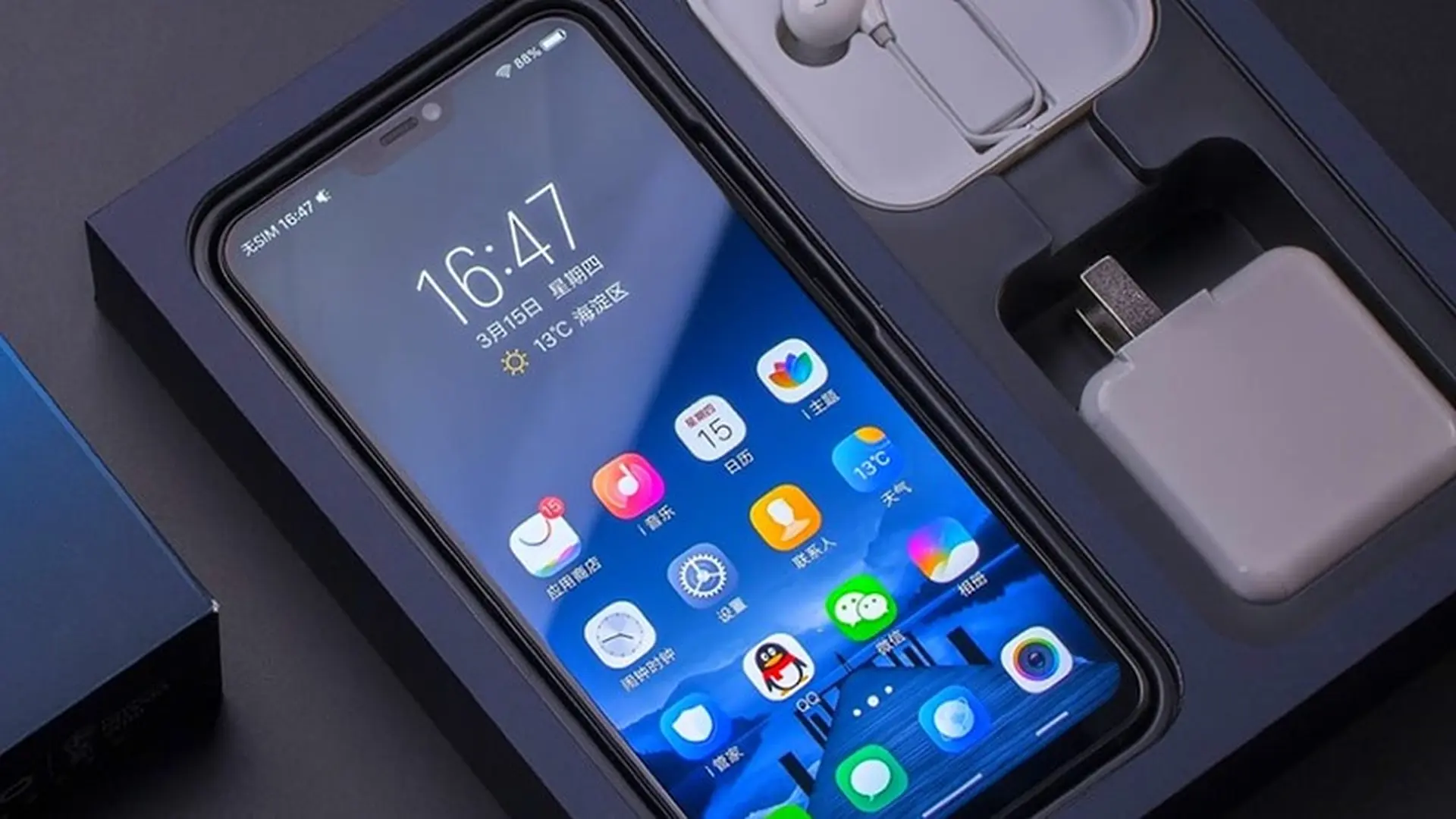 Xiaomi Mi 8 lộ gần như đầy đủ thiết kế trong hình ảnh thực tế với một phím cứng bí ẩn