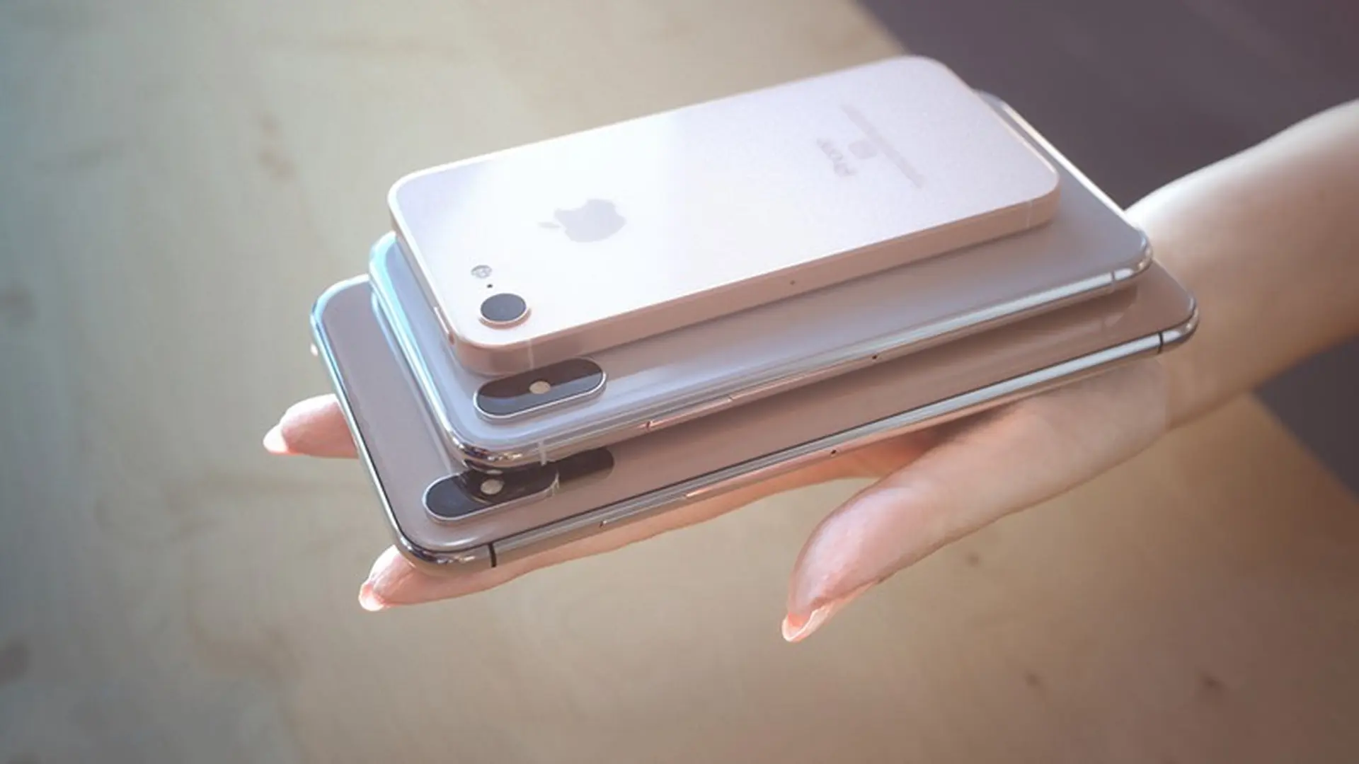 Nếu bộ ba iPhone SE 2, iPhone X và X Plus mà đẹp thế này thì liệu bạn có cầm được lòng?