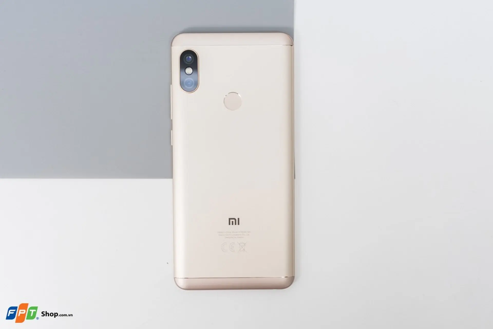 Cùng FPTShop trên tay Xiaomi Redmi Note 5 bản thương mại, lên kệ vào ngày 07/05/2018