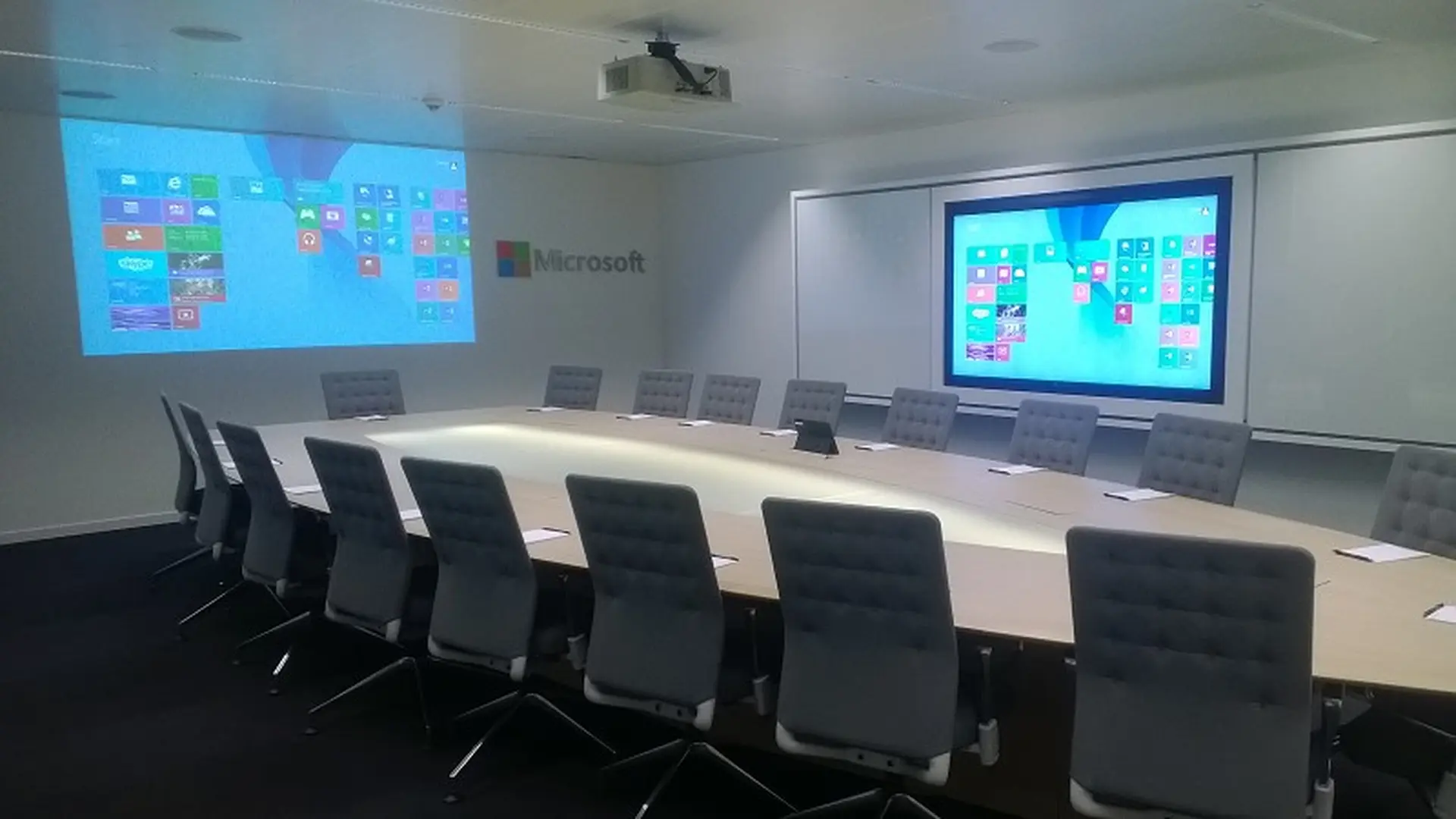 Microsoft đưa AI vào phòng họp thông minh: Tự động ghi âm, phiên dịch và cài lịch nhắc nhở