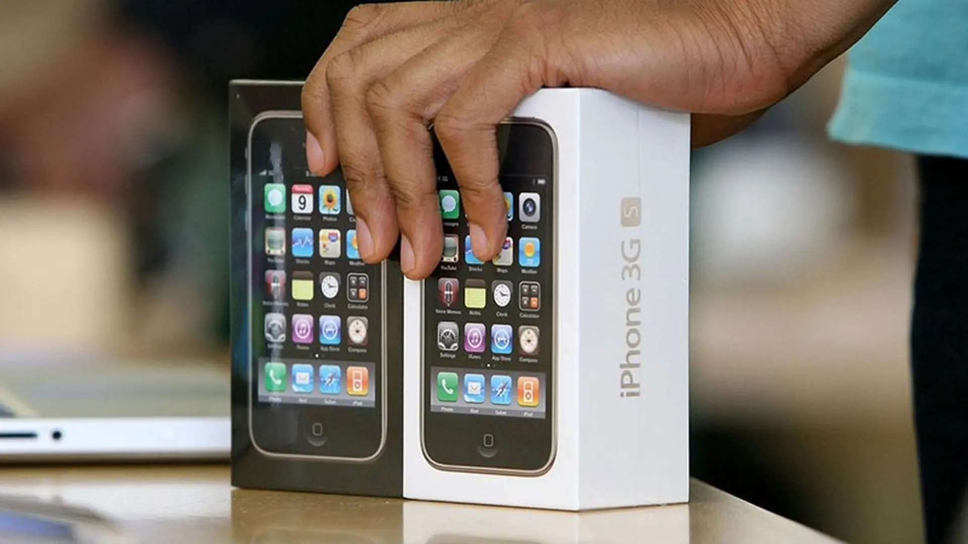 [HOT] iPhone 3GS bỗng dưng được bán lại với giá 40USD!