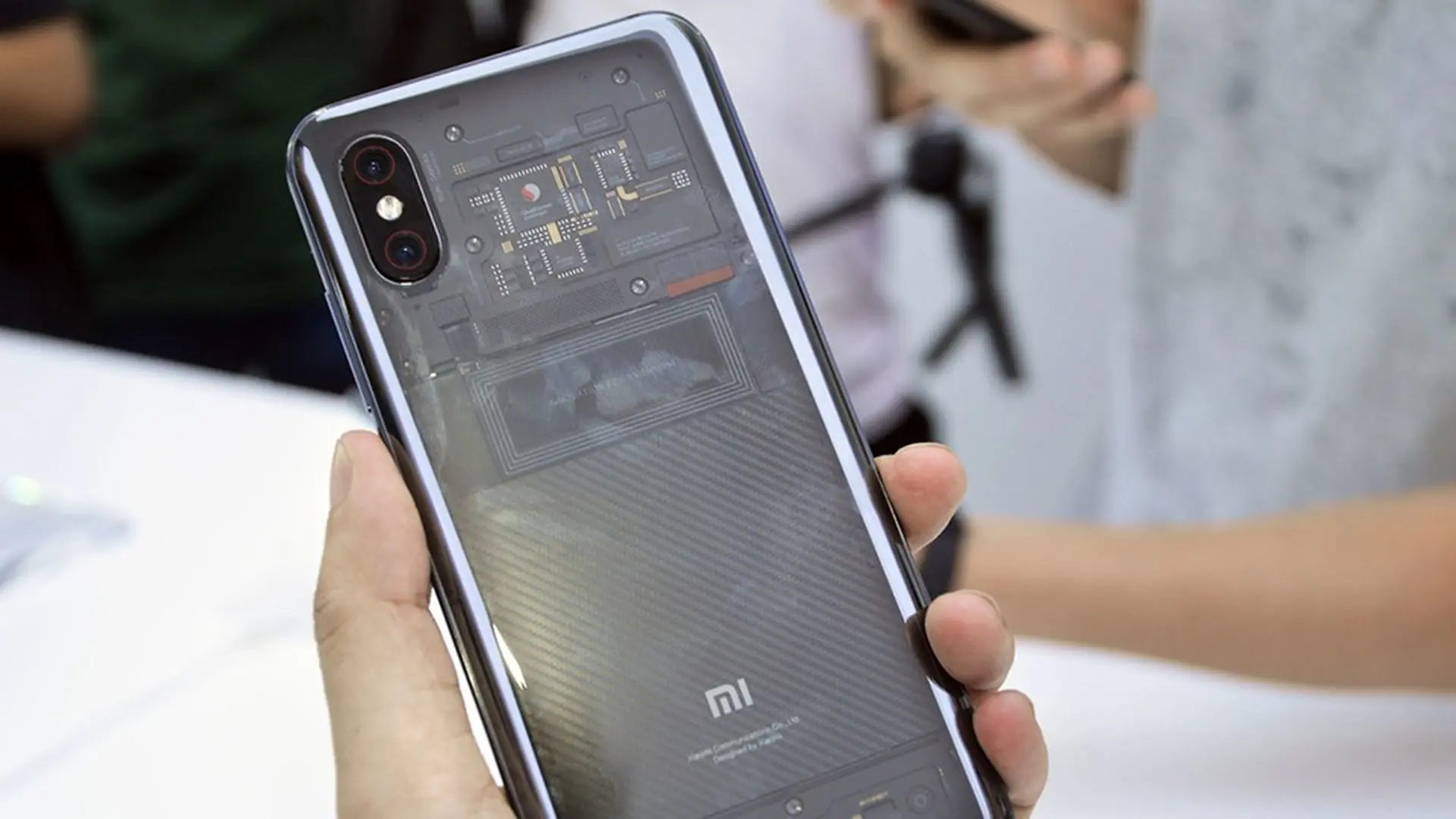 5 smartphone Android sở hữu thiết kế đột phá năm 2018