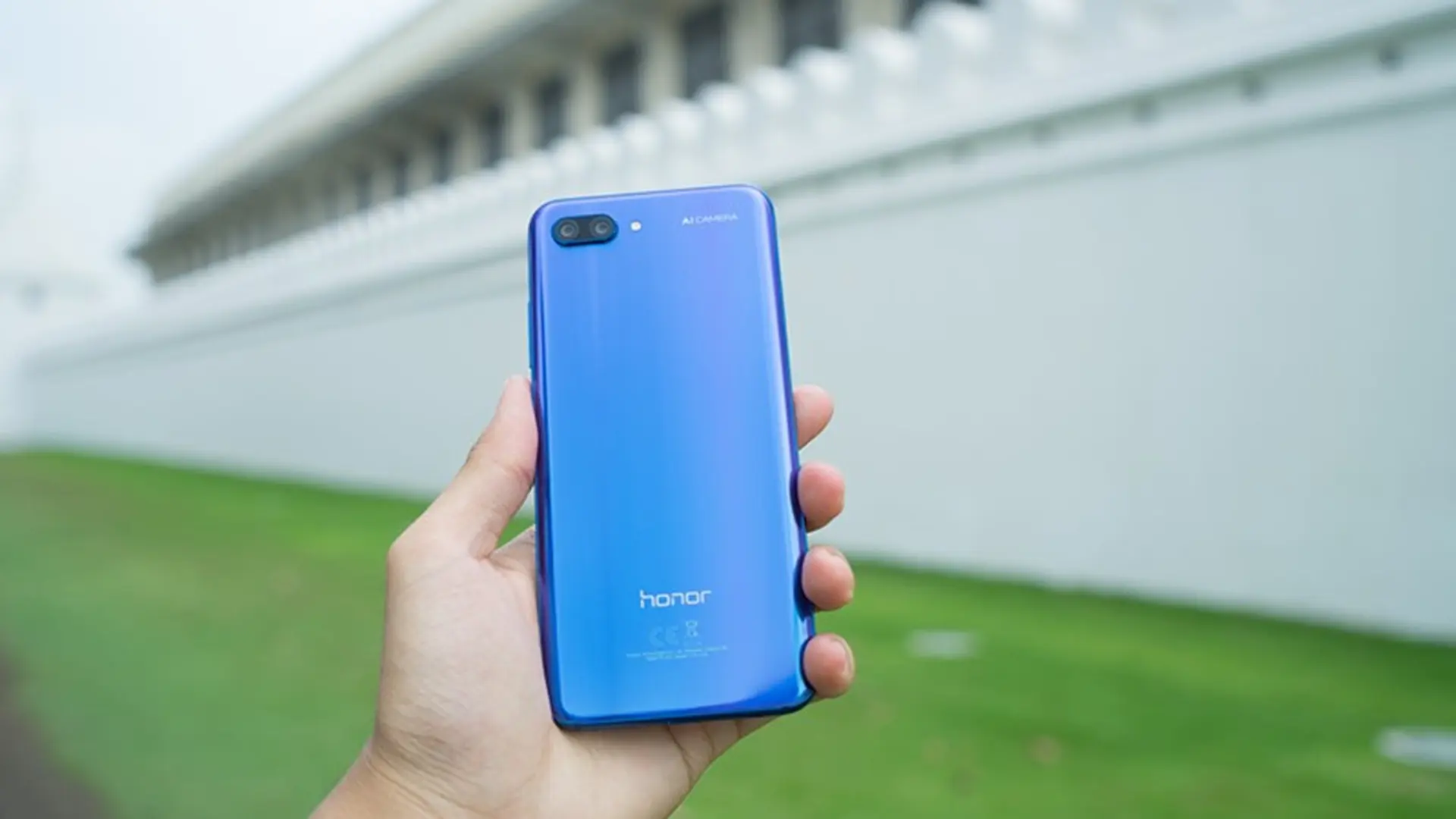 Trên tay Honor 10: Màu tuyệt đẹp, hai mặt kính, tai thỏ, cấu hình cao