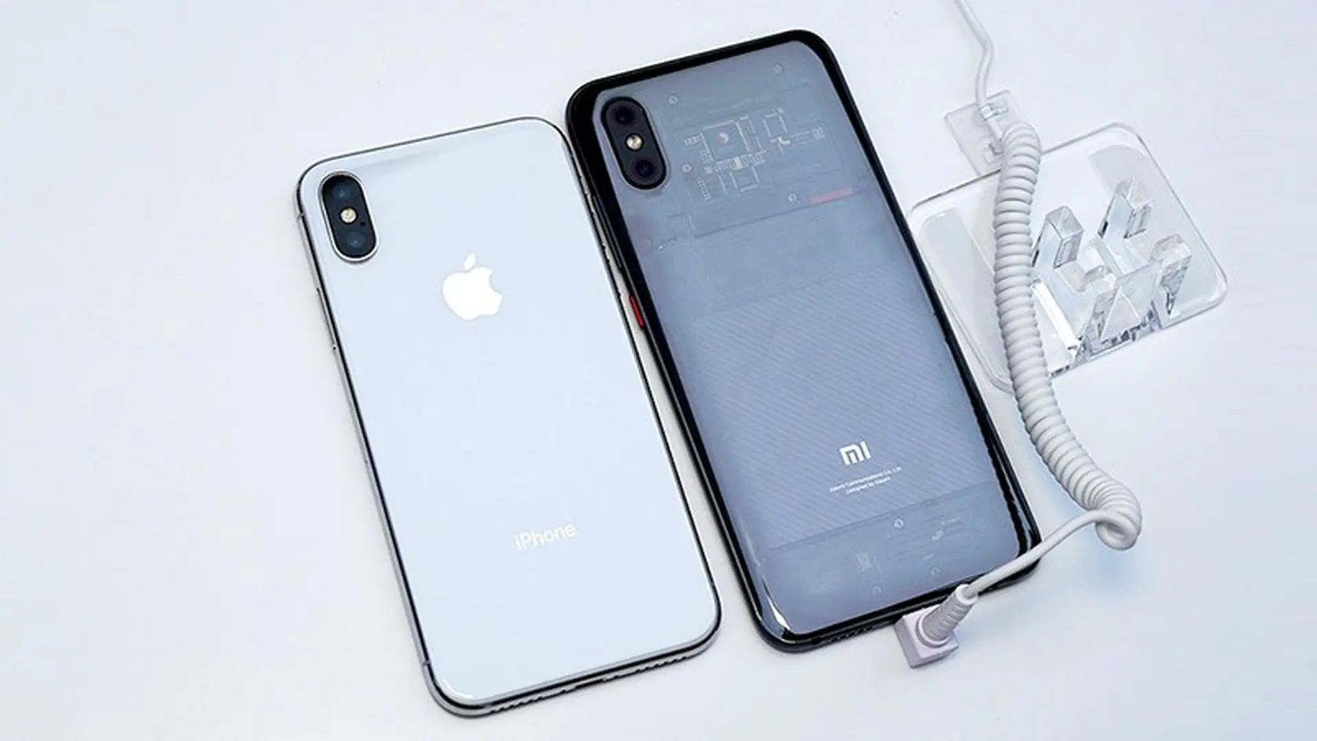 So sánh Xiaomi Mi 8 Explorer Edition và iPhone X: Nhiều yếu tố giống nhau đến lạ