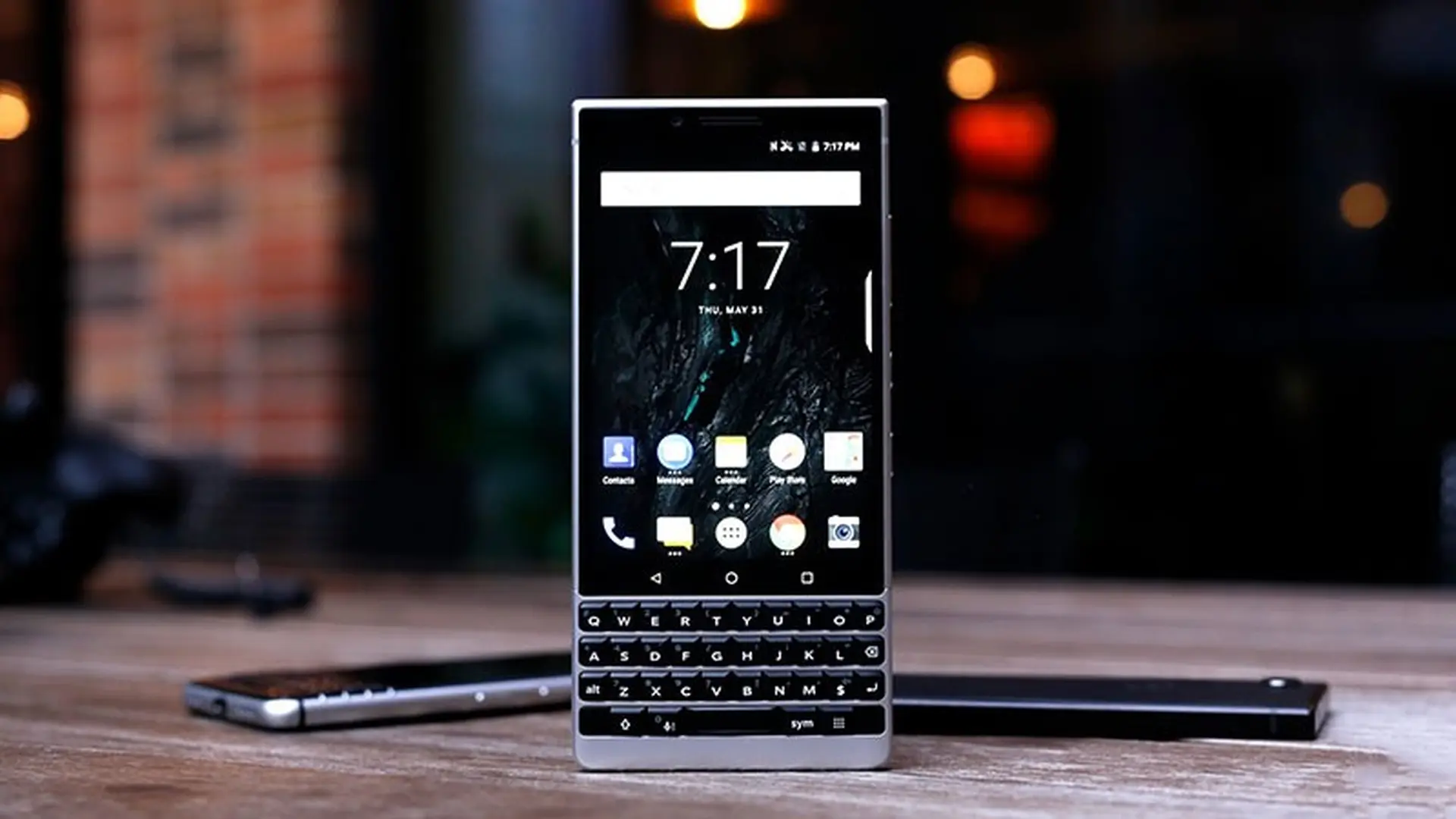 Trên tay BlackBerry KEY2: Mạnh mẽ hơn, cao cấp hơn và hiện đại hơn