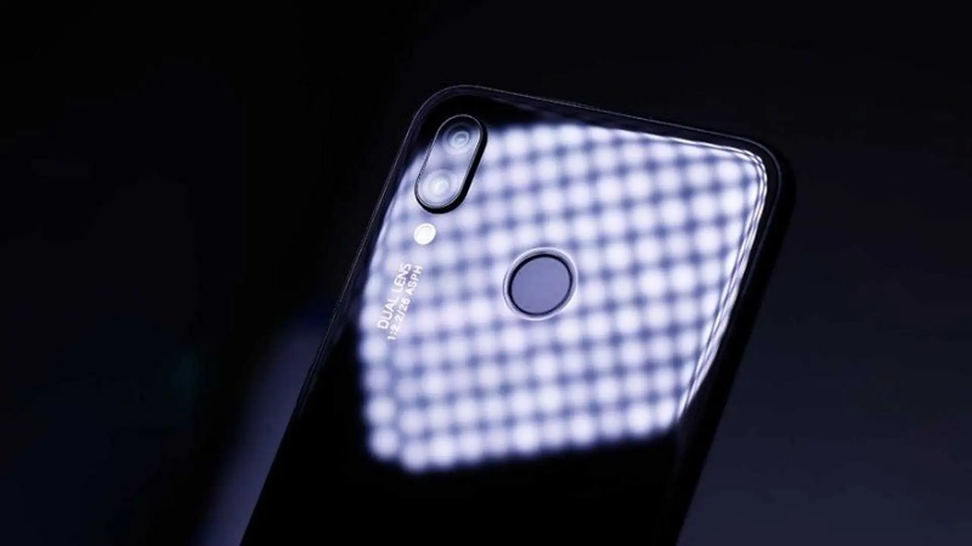 Lộ diện smartphone Huawei Nova mới: 4 camera, thiết kế cực đẹp, chip hỗ trợ AI giống Huawei P20
