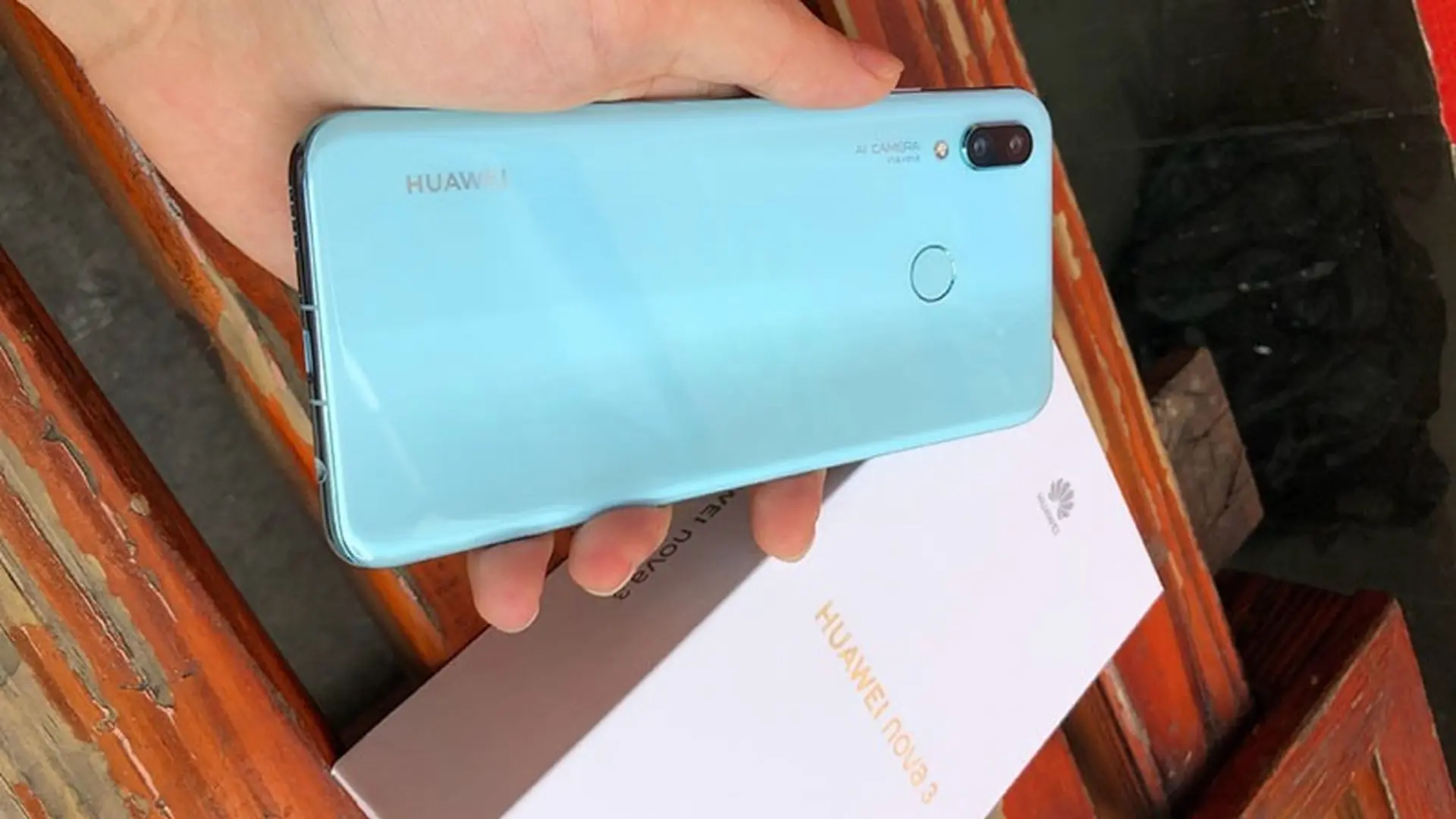 Huawei Nova 3 Light Blue màu xanh tuyệt đẹp bất ngờ xuất hiện