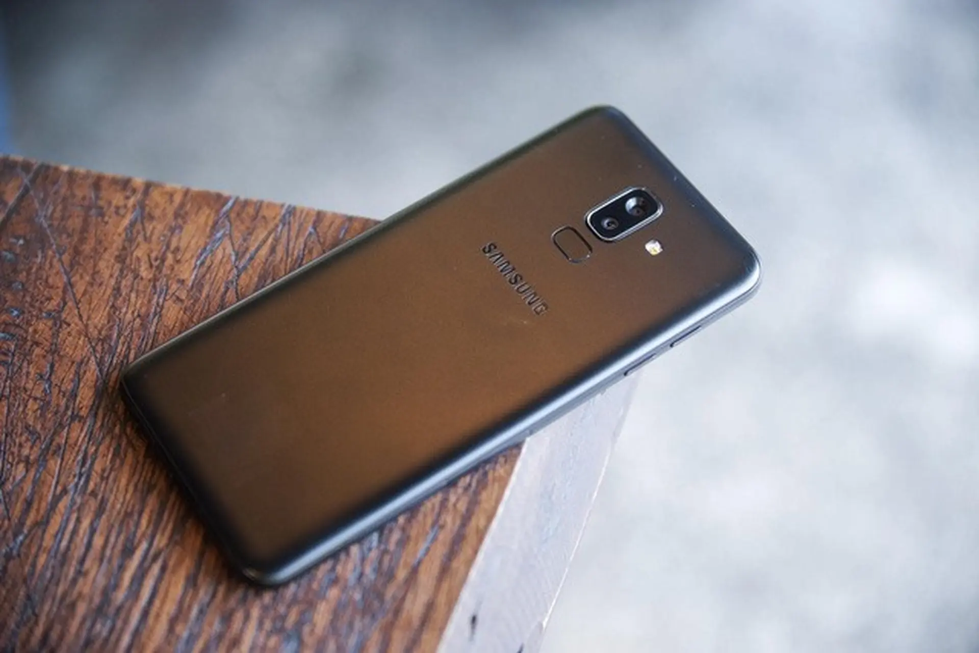 Trải nghiệm game với Galaxy J8: Snapdragon 450, RAM 3GB có đủ chơi PUBG, Liên Quân,..