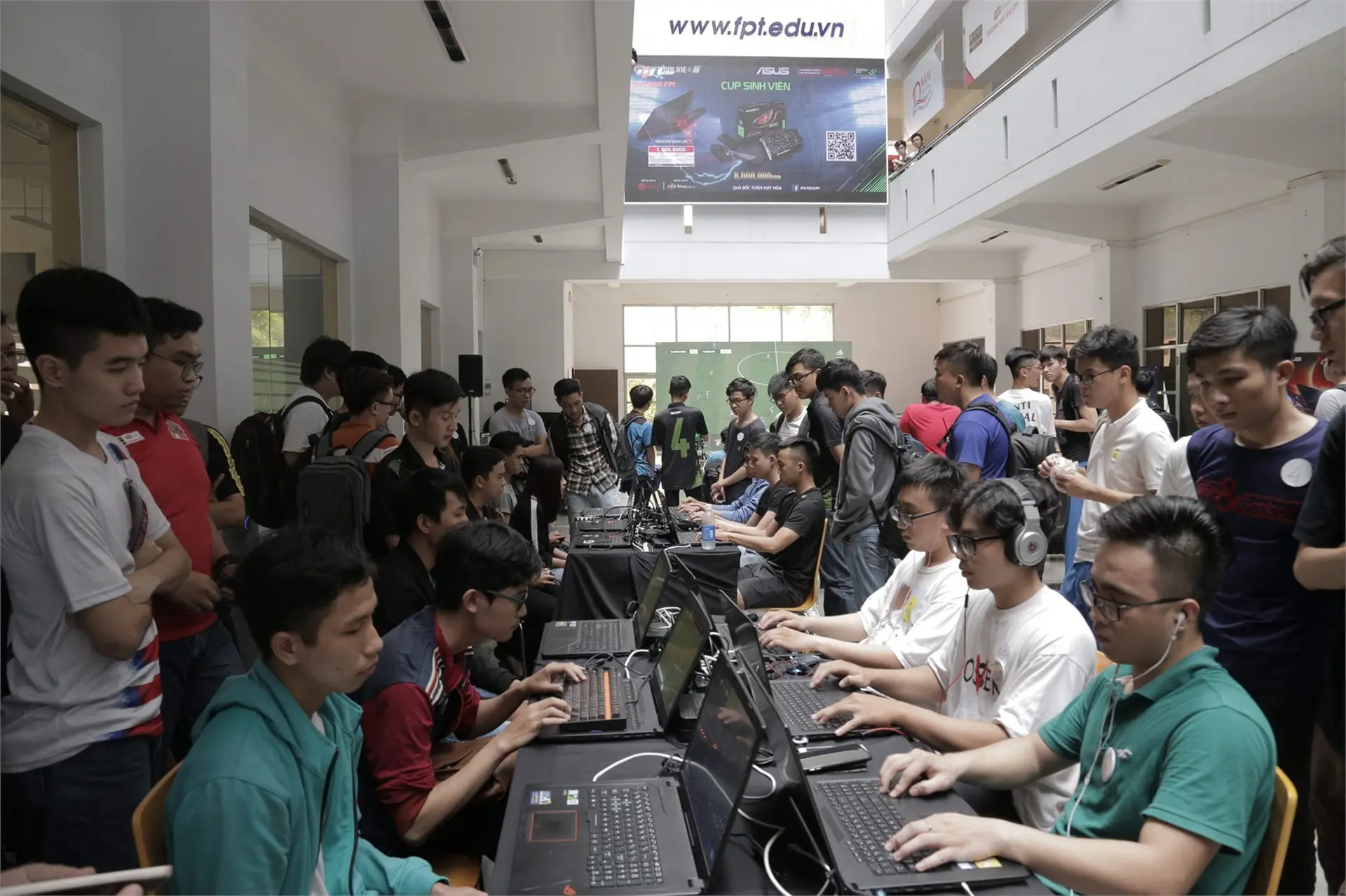 Tham gia Cúp Sinh Viên FIFA Online 4, nhận ngay voucher 1 triệu từ FPT Shop