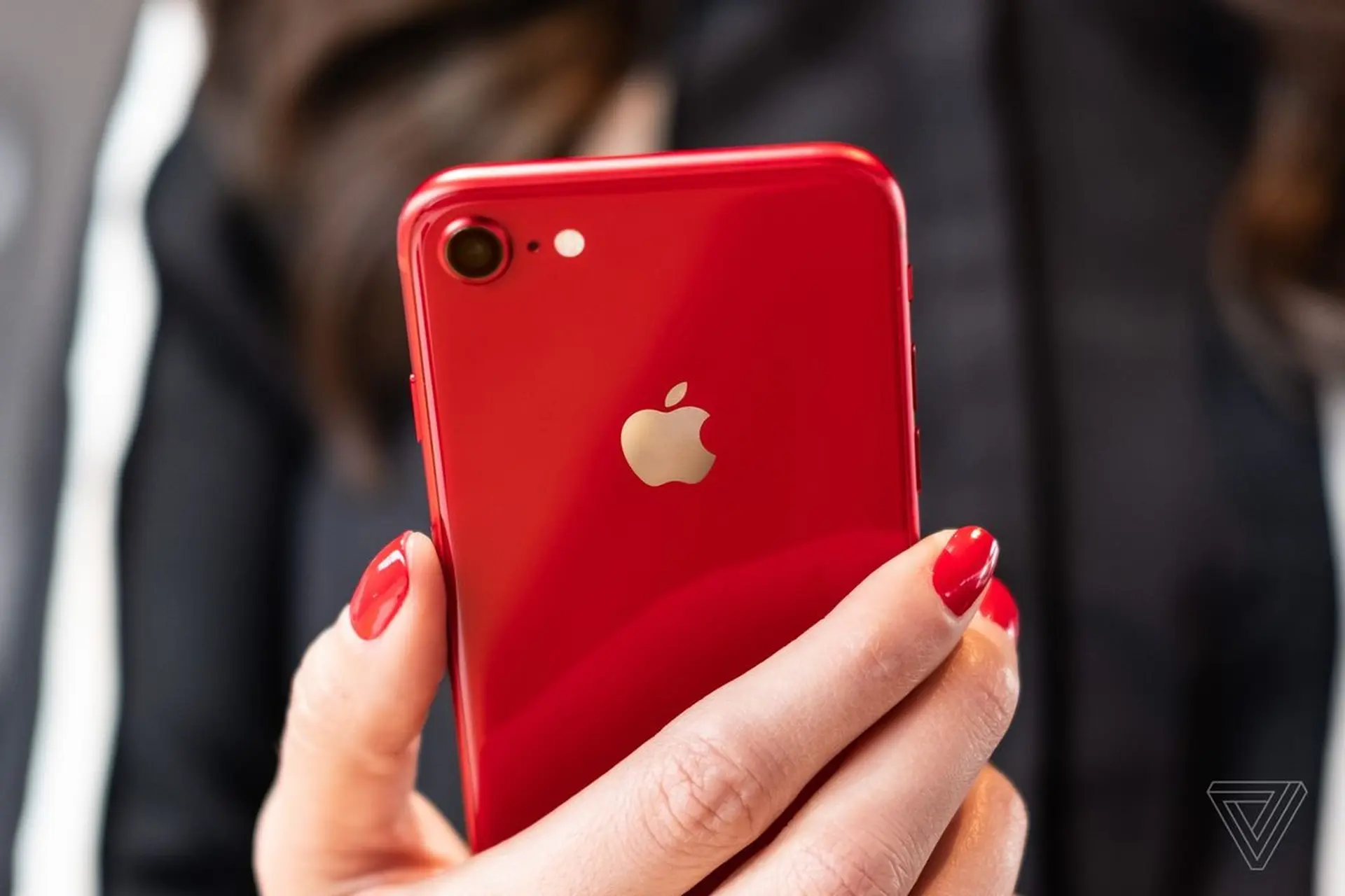iPhone 8 giảm "sốc" 2 triệu đồng tại FPT Shop