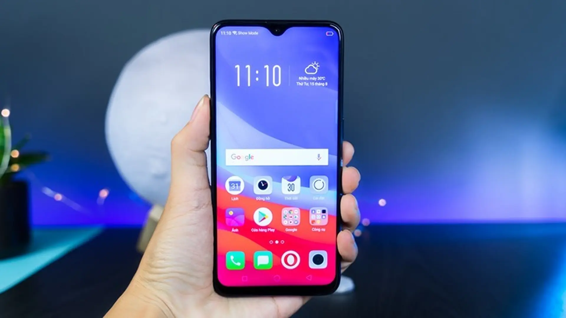 Màn hình giọt nước, sạc nhanh VOOC, OPPO F9 thu hút gần 6,000 người đặt trước, còn bạn thì sao?