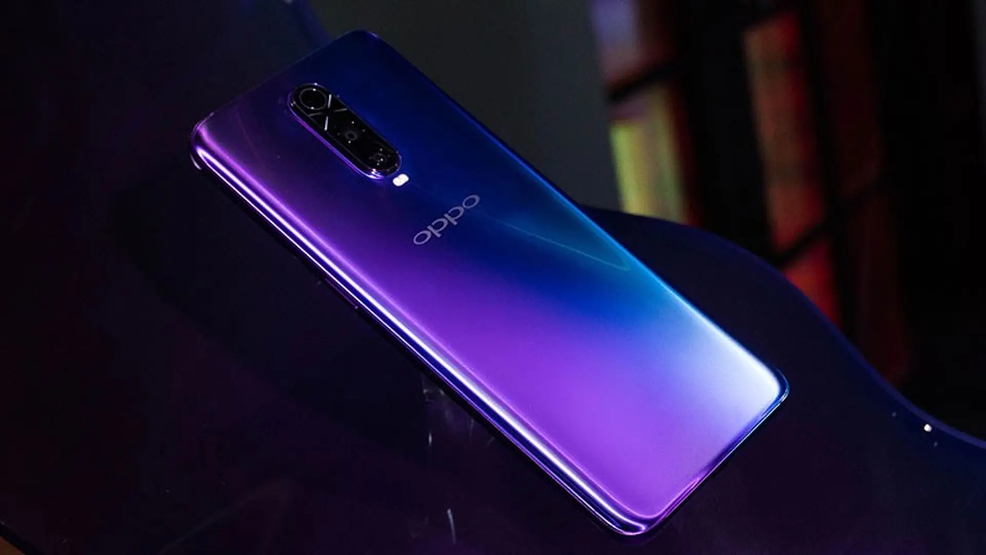 Trên tay OPPO R17 Pro với 2 pin, 3 camera phía sau, chip Snapdragon 710, vân tay trong màn hình