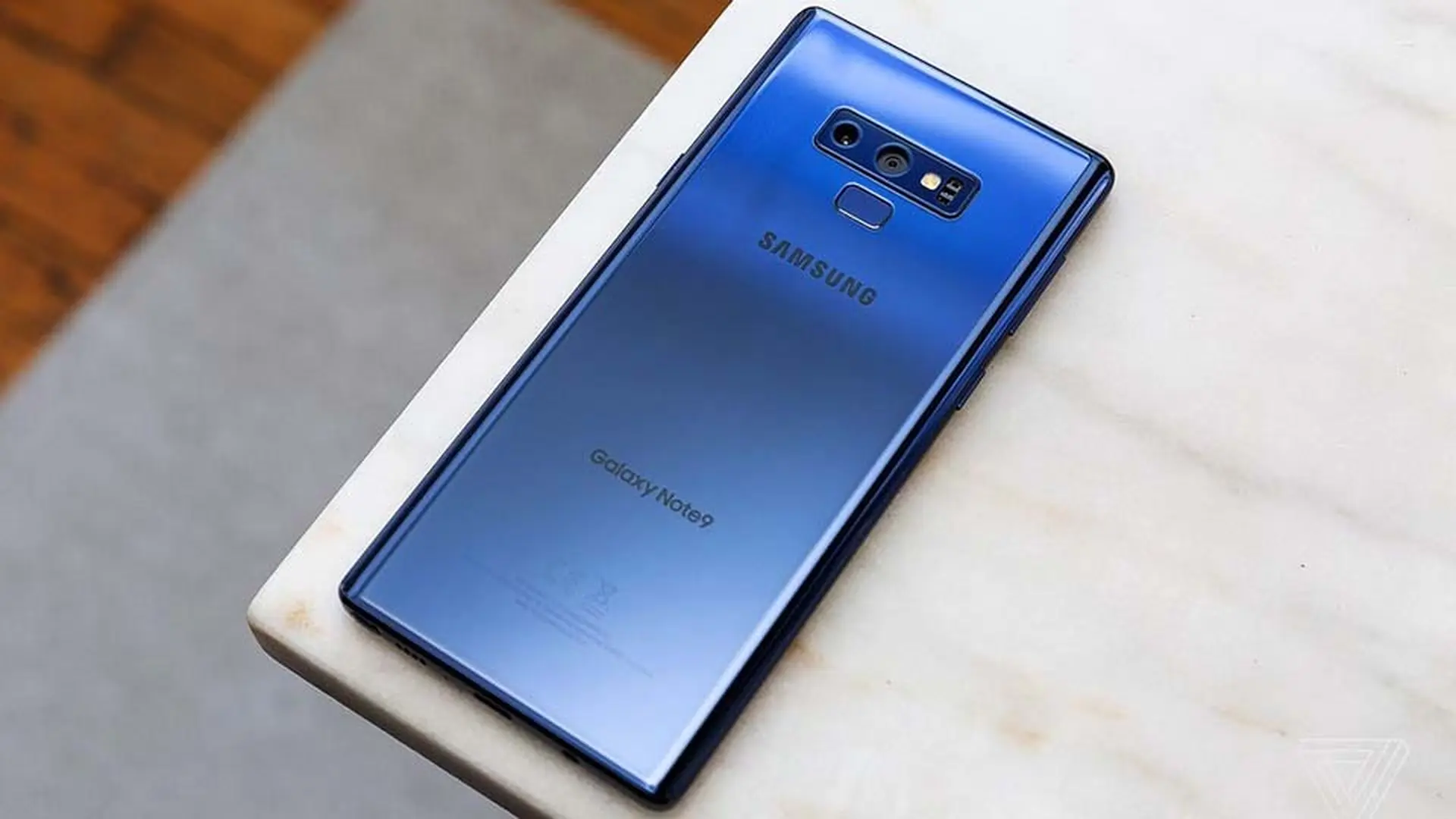 10 smartphone có thời lượng pin tốt nhất thế giới hiện nay